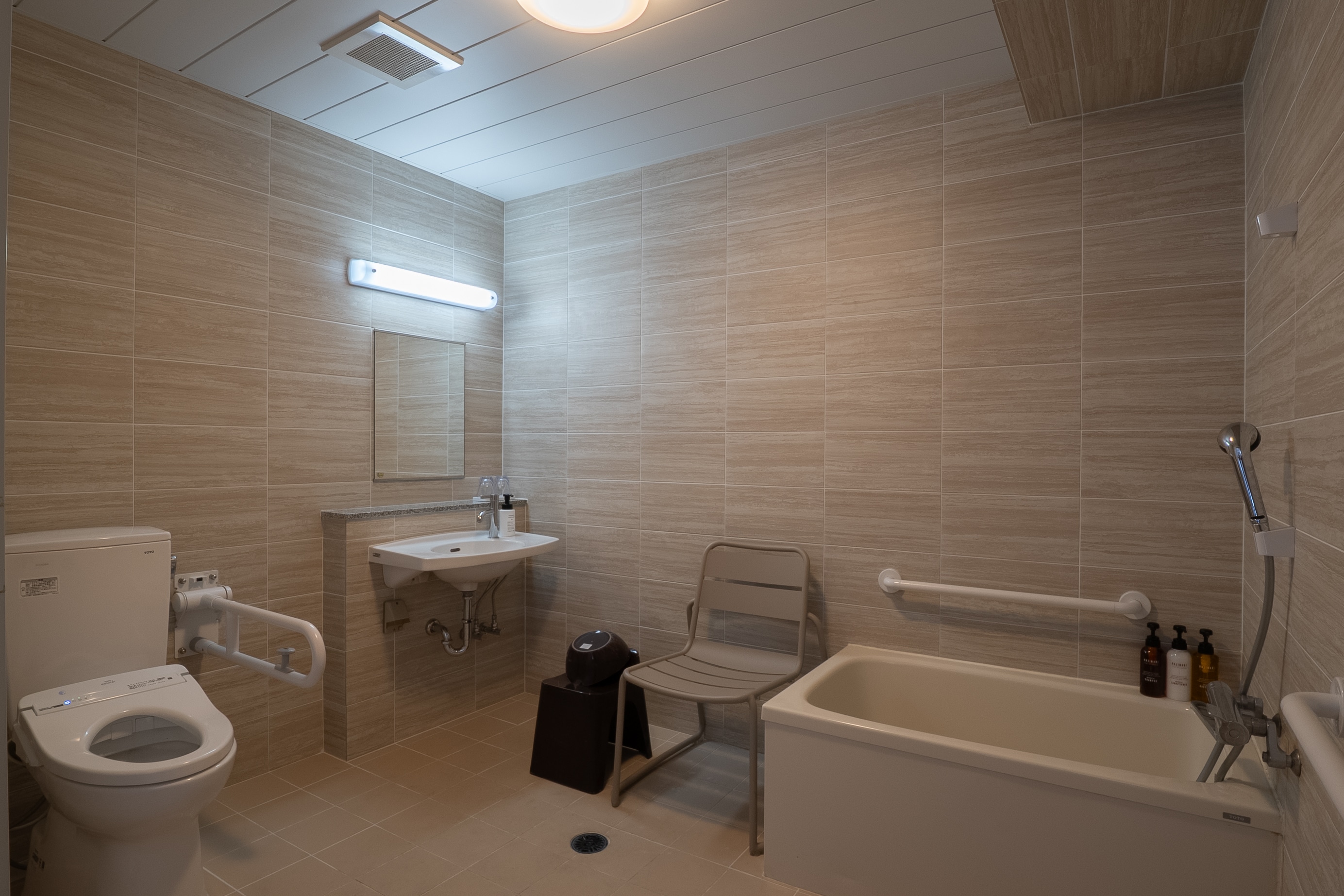 [Unit bath (New building: Universal room)]