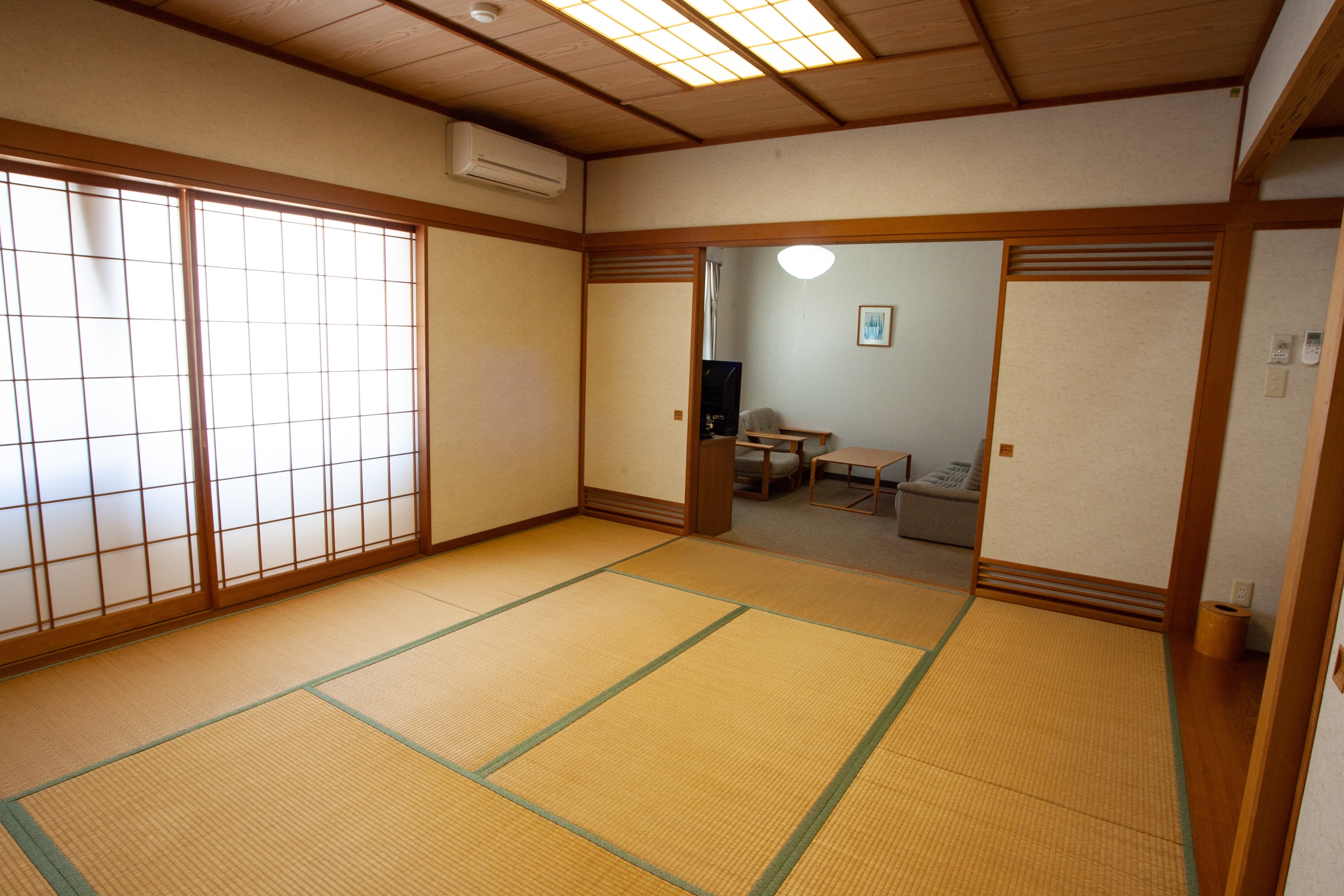 Hotel building Japanese-style room (4 rooms in total) *Capacity 4 people, tatami side