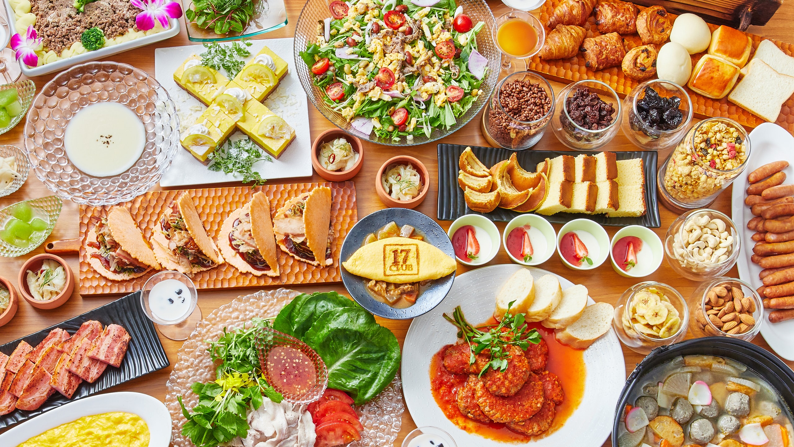 近畿一円の食材や大阪もん野菜を使った料理、ご当地メニュー・ ライブキッチン/2階