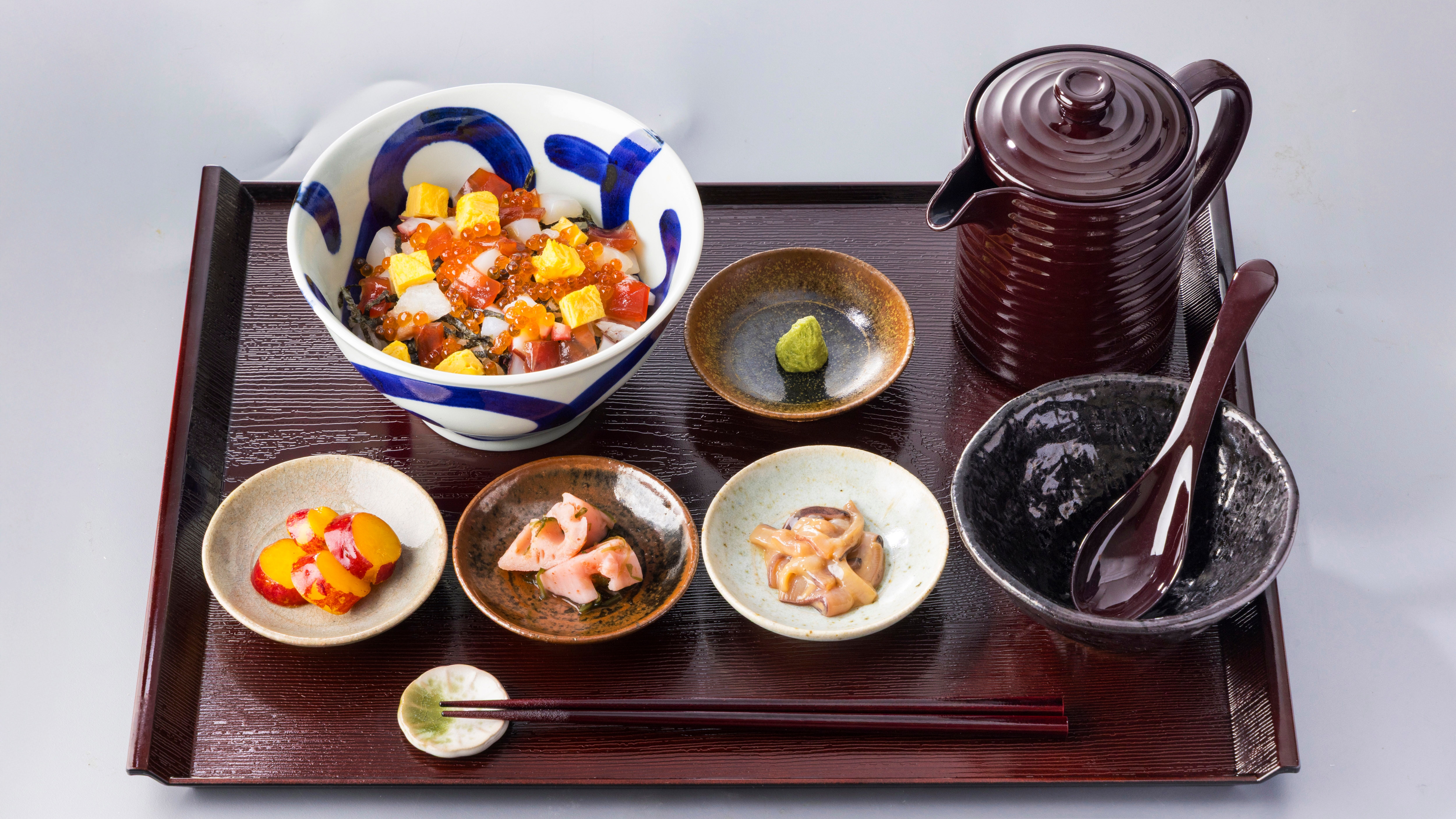 Thực đơn bữa sáng: "Hải sản Chazuke" (Có sẵn từ ngày 28 tháng 4. Nội dung có thể thay đổi tùy theo tình trạng sẵn có)