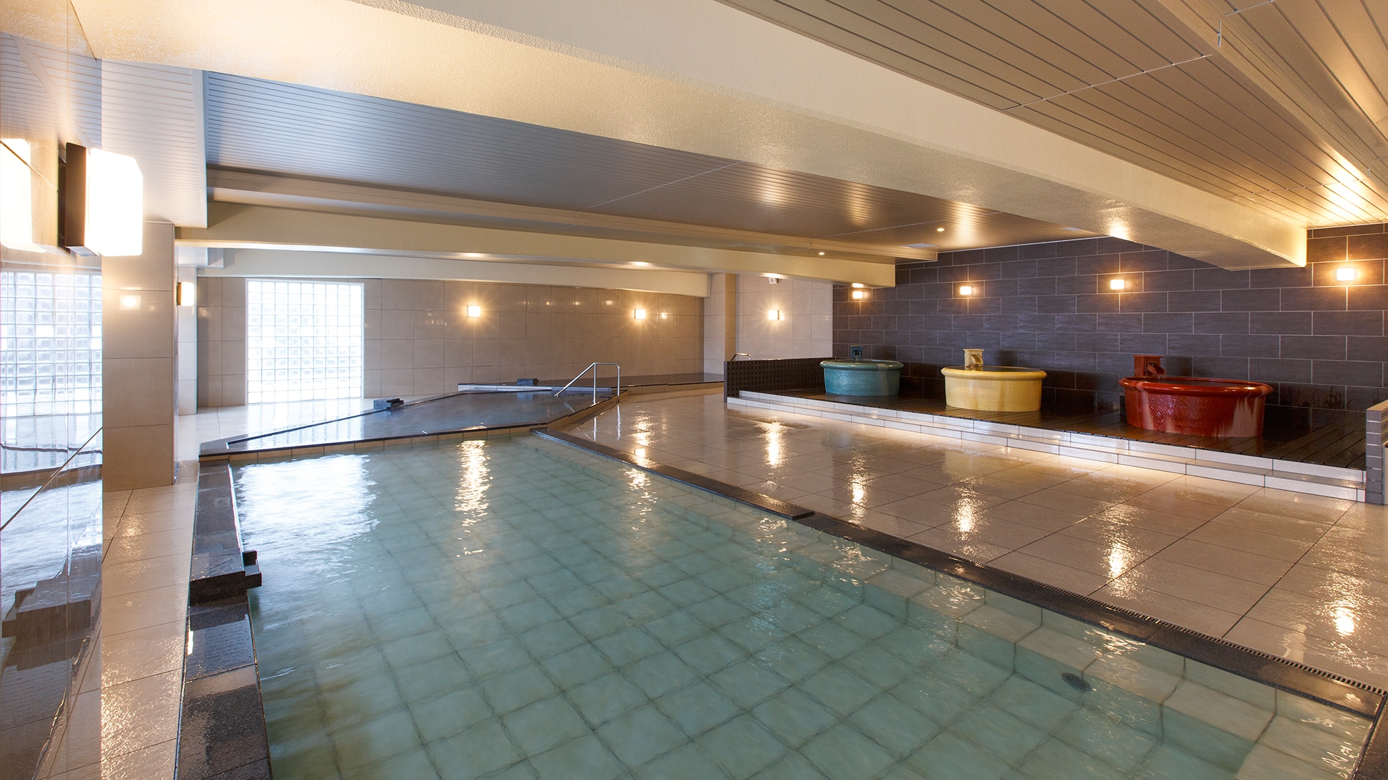 [Heisei Modern Bath Relax21] The large public bath on the first floor is alternated between men and women and the Taisho Romantic Bath Yumenoyu.