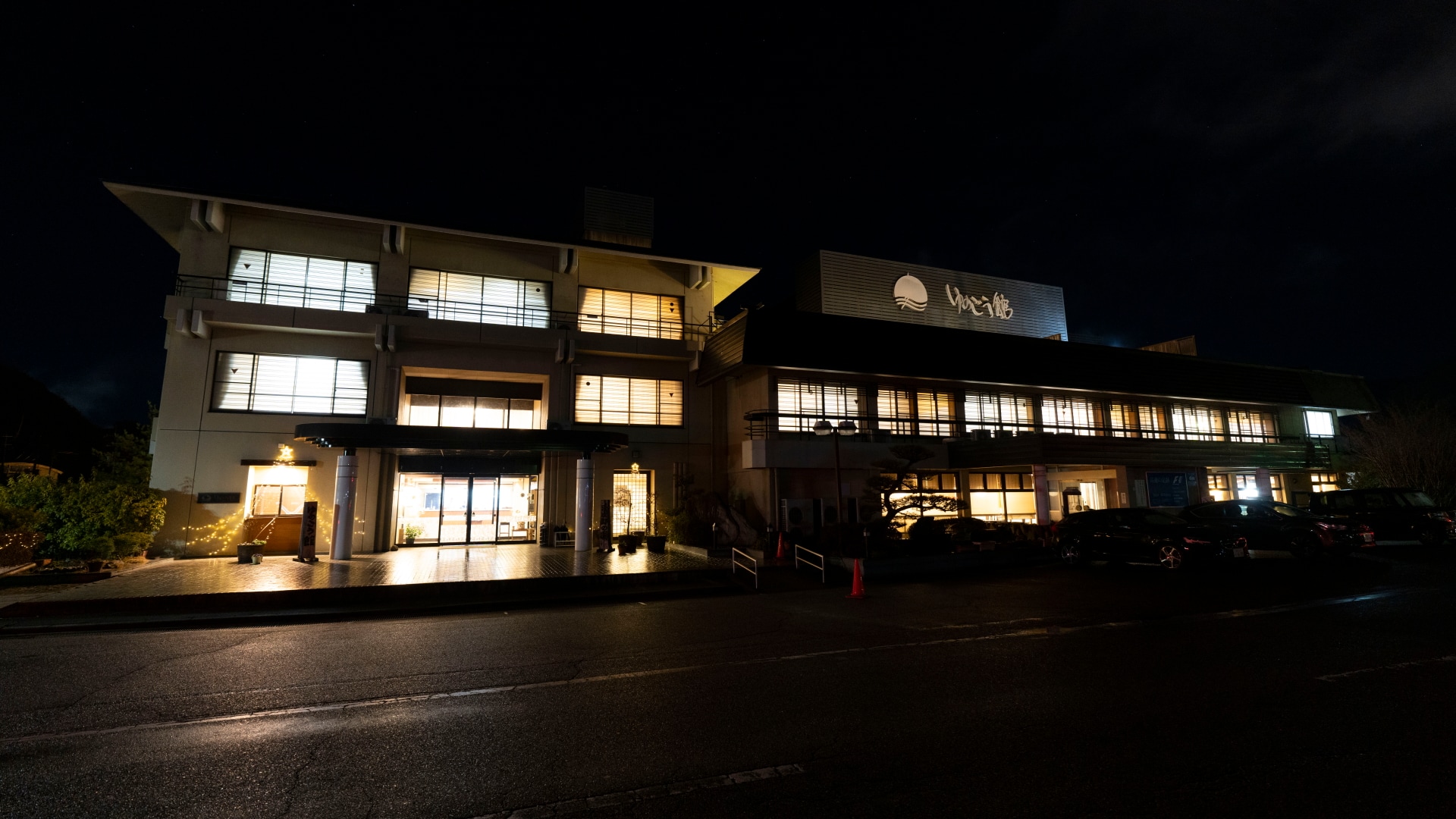 Exterior (night)