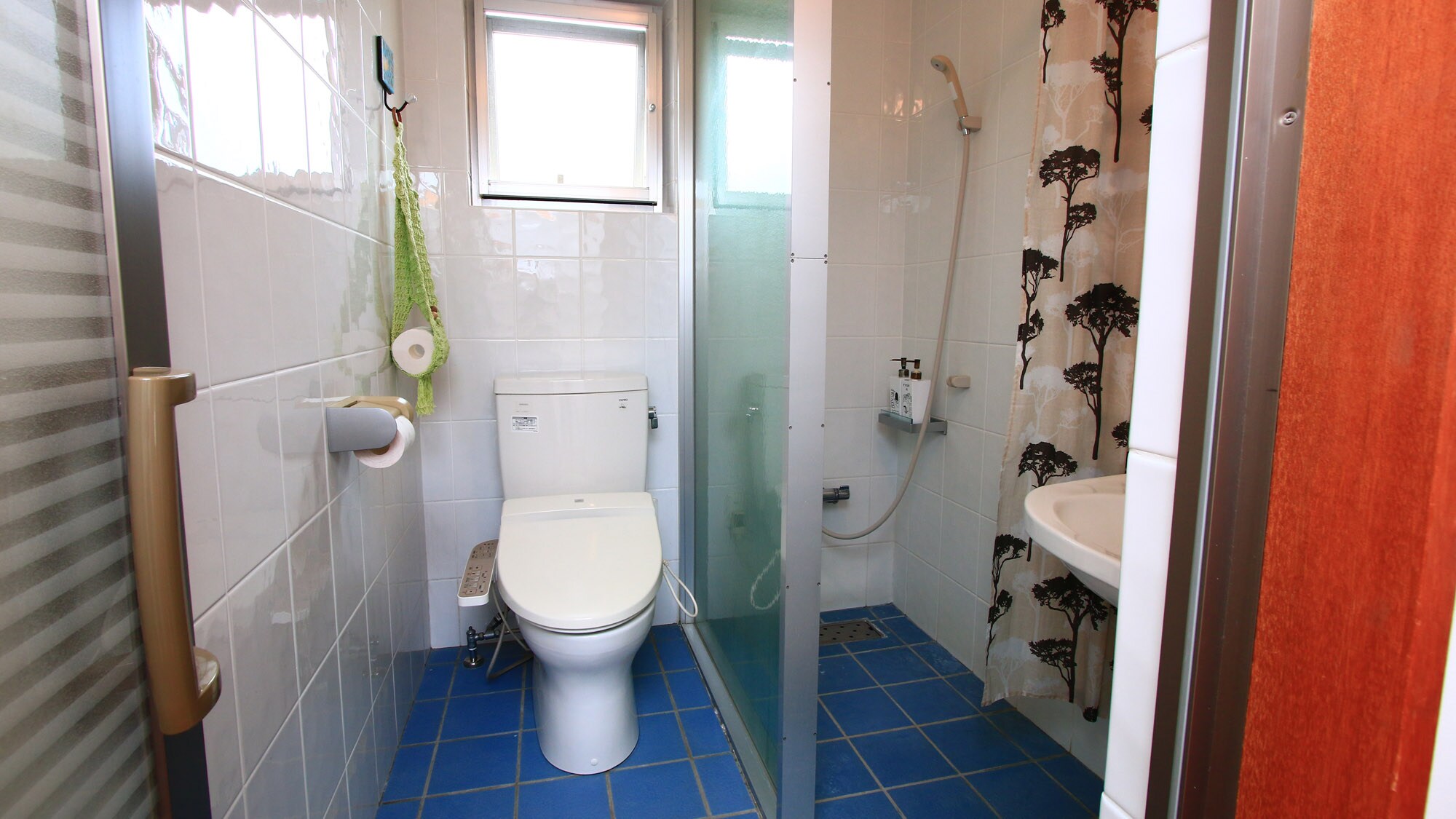 Arara (Japanese-style room, 6 tatami mats) Shower and toilet