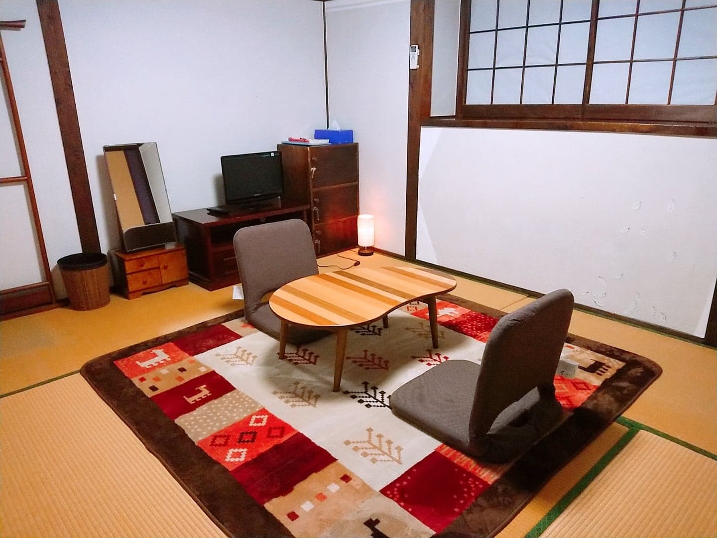 [Contoh kamar bergaya Jepang 6 tatami] Meskipun kecil, Anda dapat menghabiskan waktu santai.