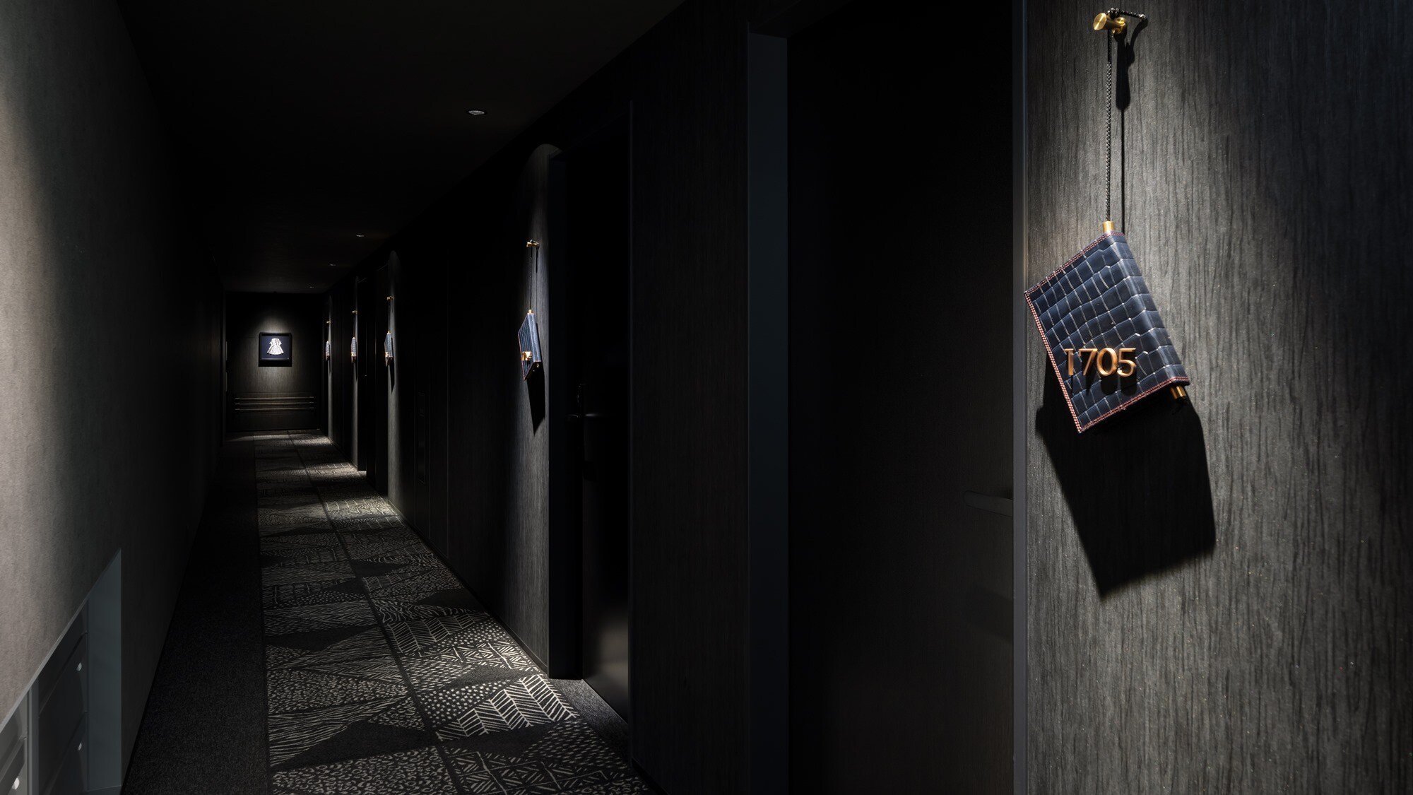 ◆ Guest room floor | The room number is a genuine leather art with the motif of the book used in the atelier.