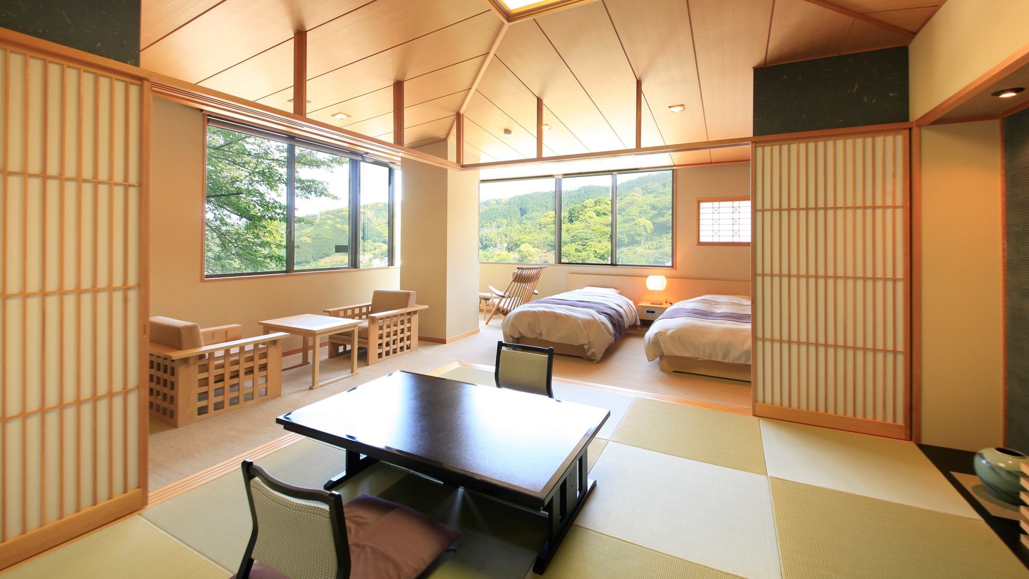 【특별실】일본식 방 & 침실 바다와 산이 보이는 모퉁이 방(예)