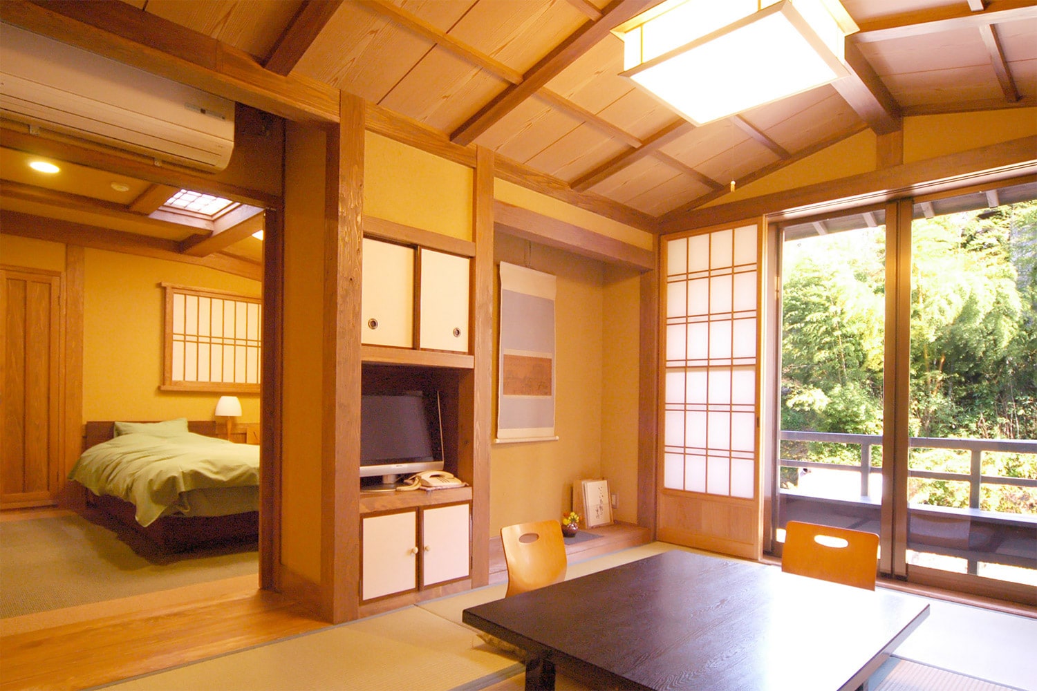 Main Building 2F Japanese-Western Room Twin [Kiku] Japanese 6 tatami mats + Western 6 tatami mats Free private bath