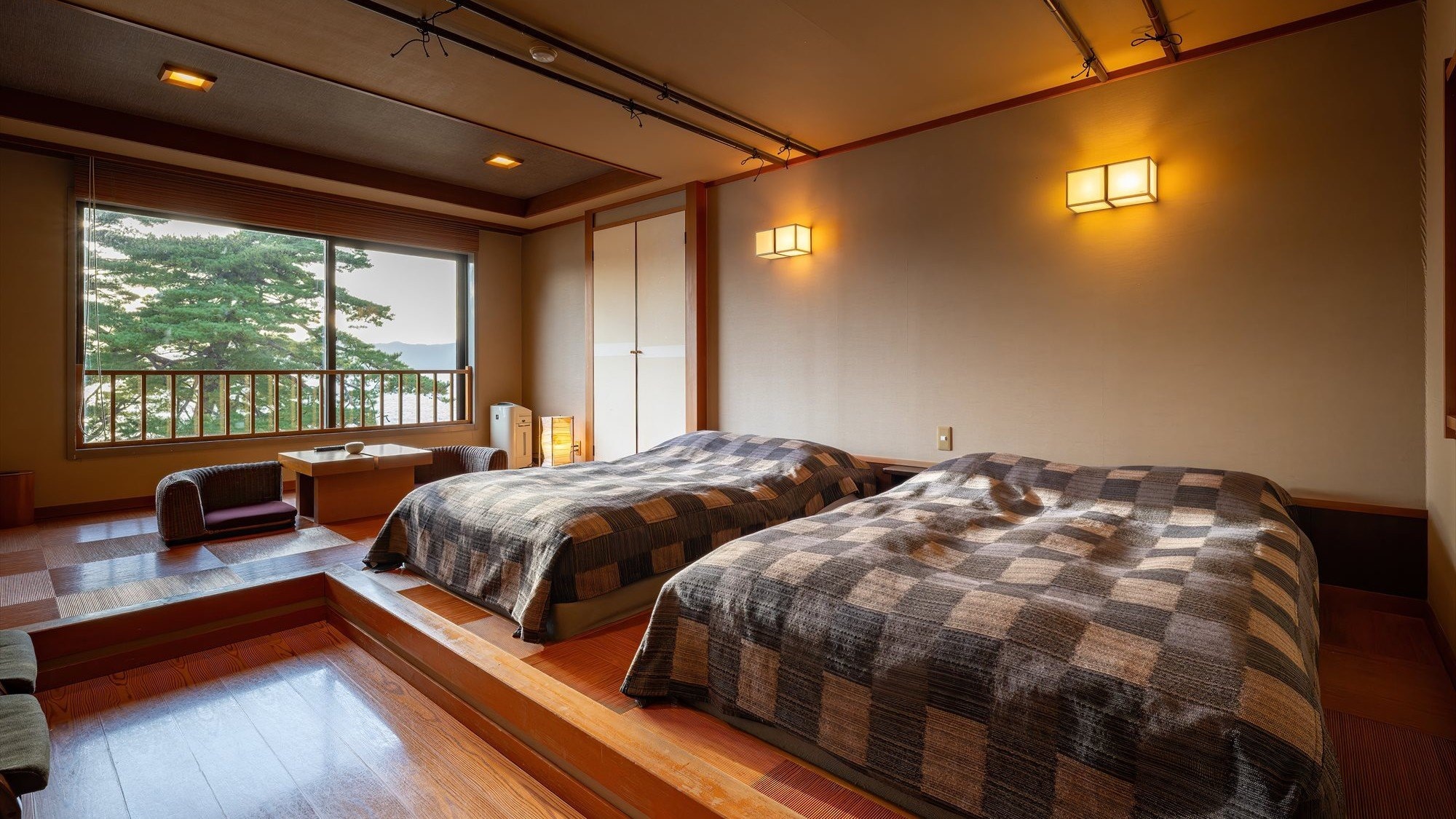 ■[All rooms with lake view] Japanese-Western style room low bed twin (32 square meters)