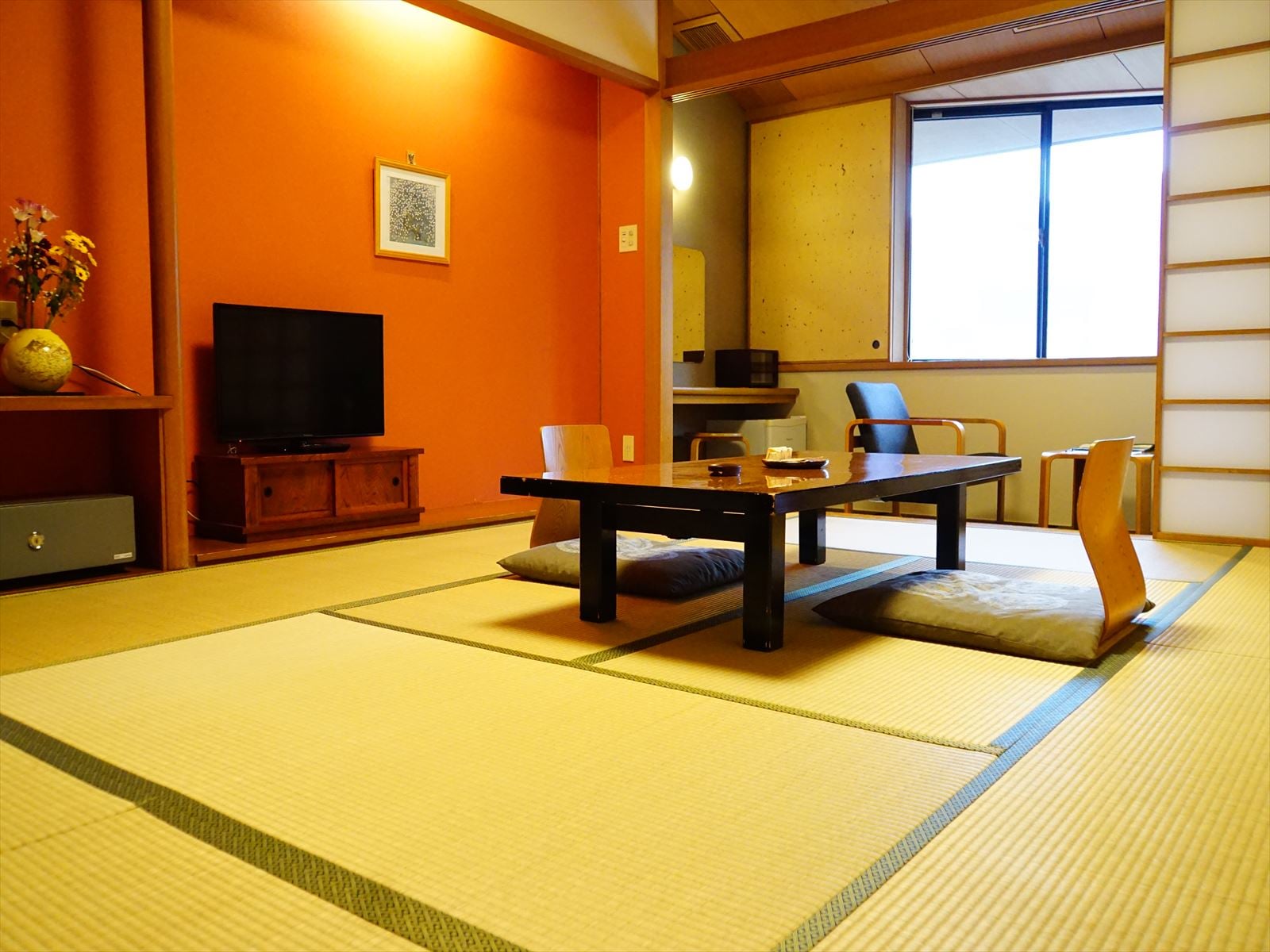 An example of a Japanese-style room (10 tatami mats)