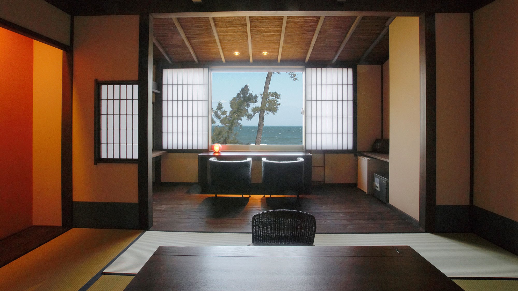・ [日式现代风格，爱情故事室，日式房间“黑潮”]您可以从您的房间看到伊势湾的美丽景色。