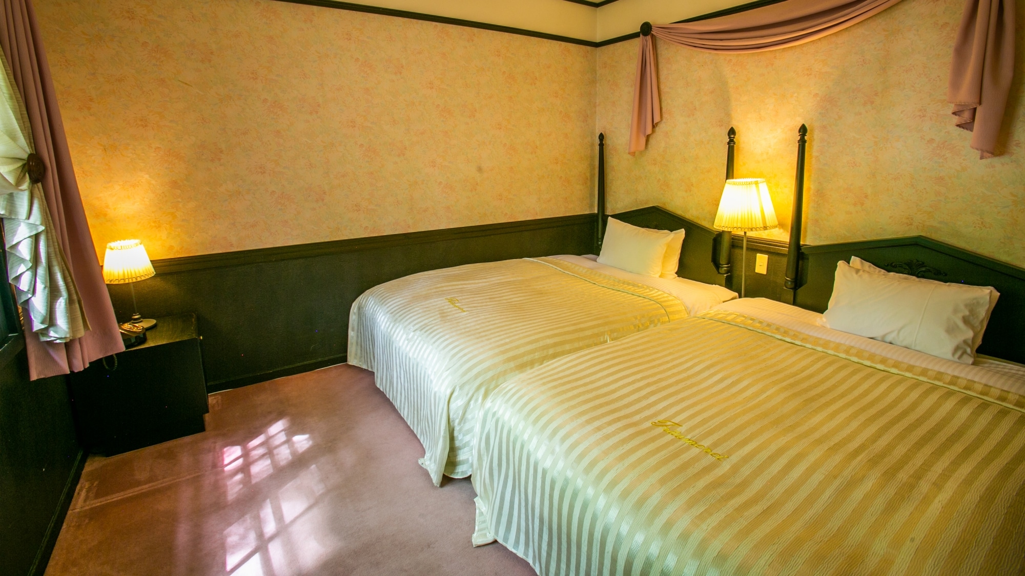 [Executive room with atrium] A twin room of 36 square meters with a bedroom and a living room with an atrium.