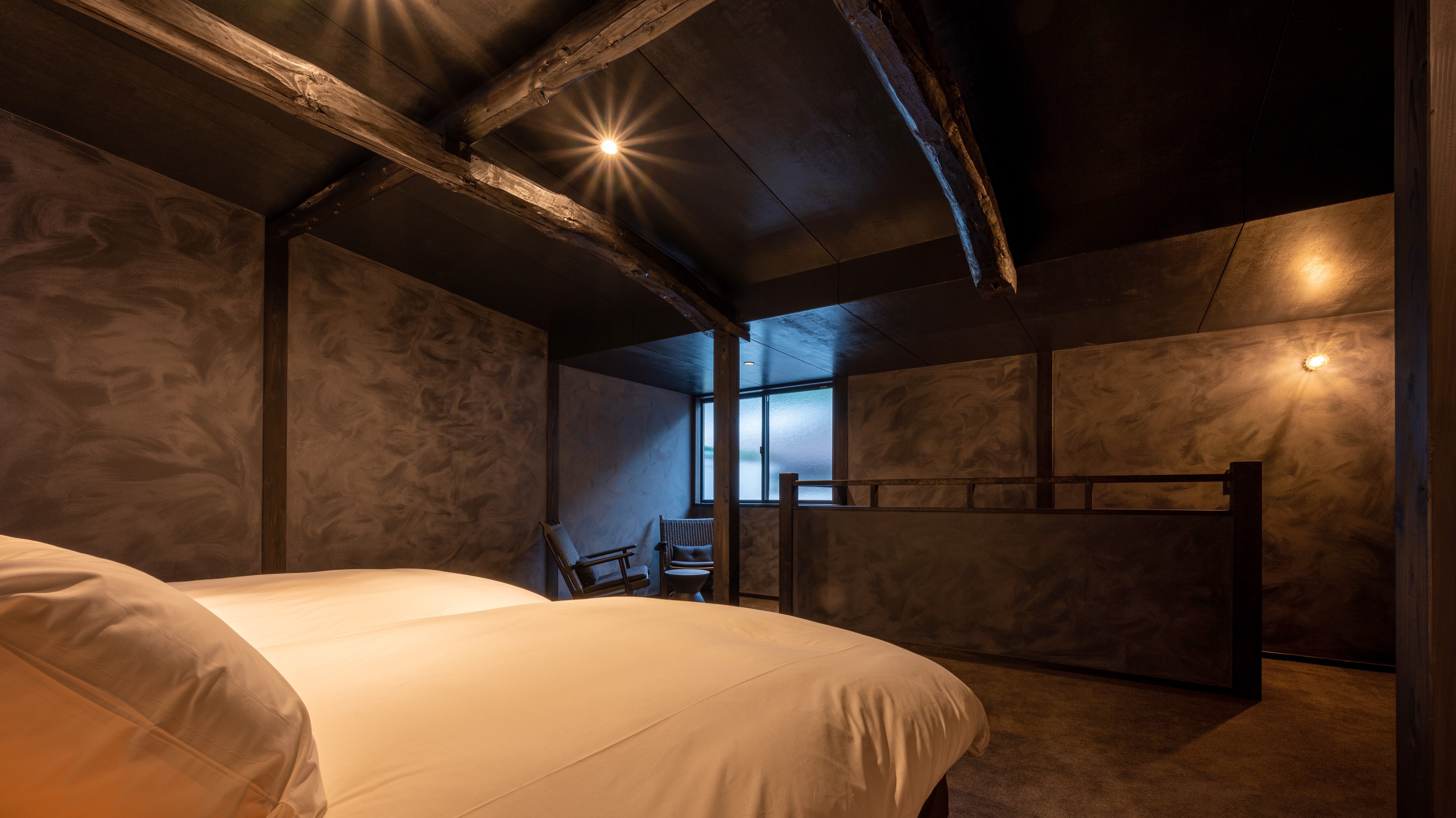 [Ueharaya] Hyakuju / A space of ancient and modern times where you can feel the rhythm of beams / With a semi-open-air bath