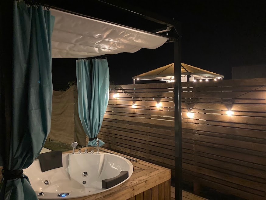 Jacuzzi outside the dome