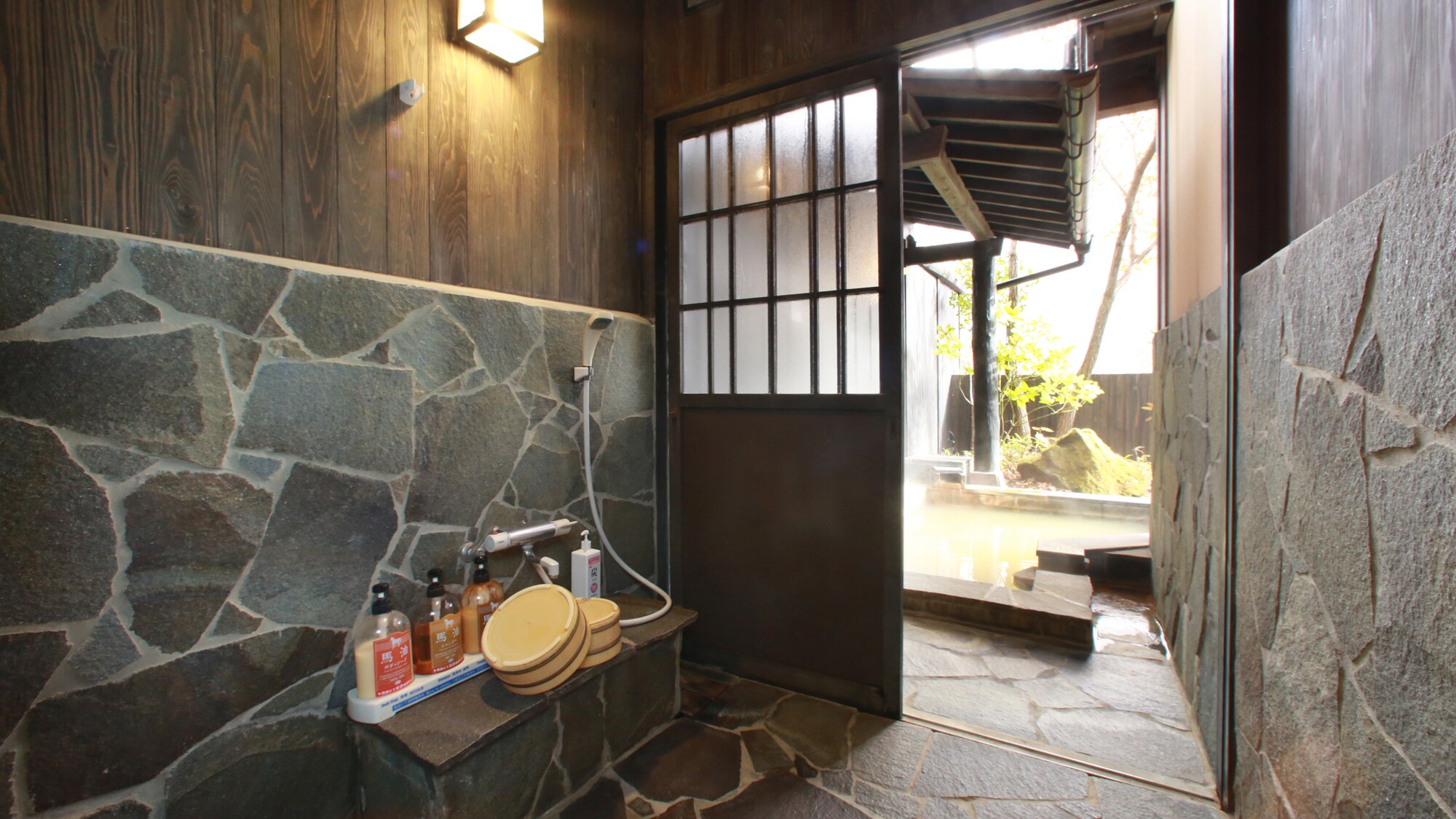 All bathrooms in guest rooms are indoors.