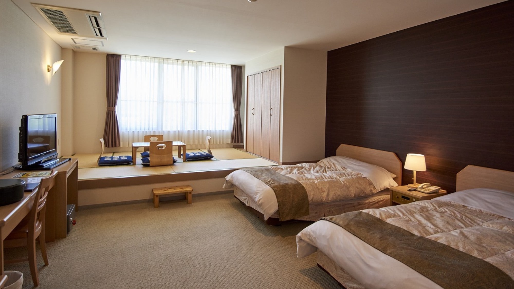 【全室禁烟】标准日西合璧房 32m² 〈日西合璧房，可容纳1～4人〉