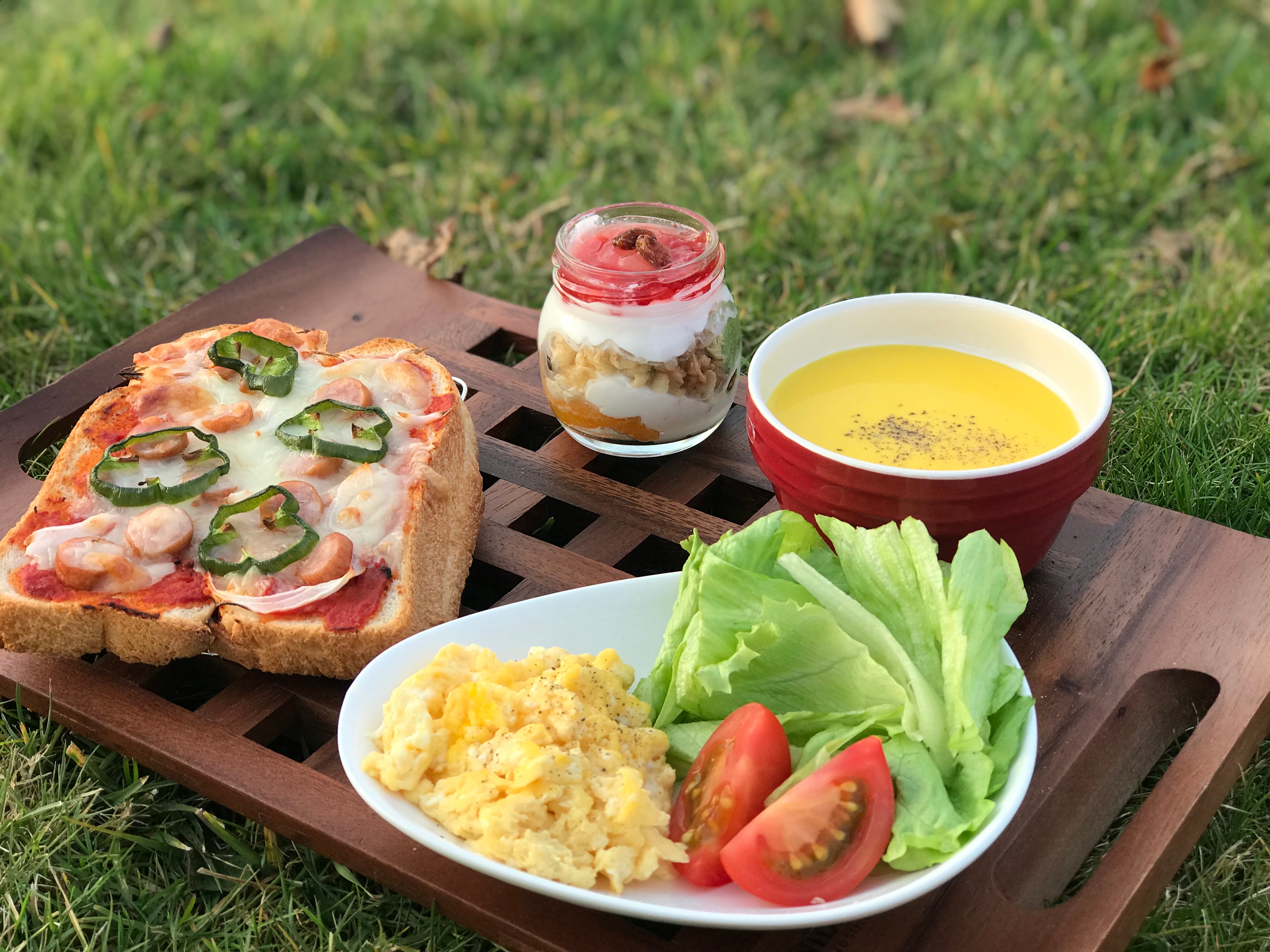 Pizza toast made with our special bread. A satisfying morning snack.