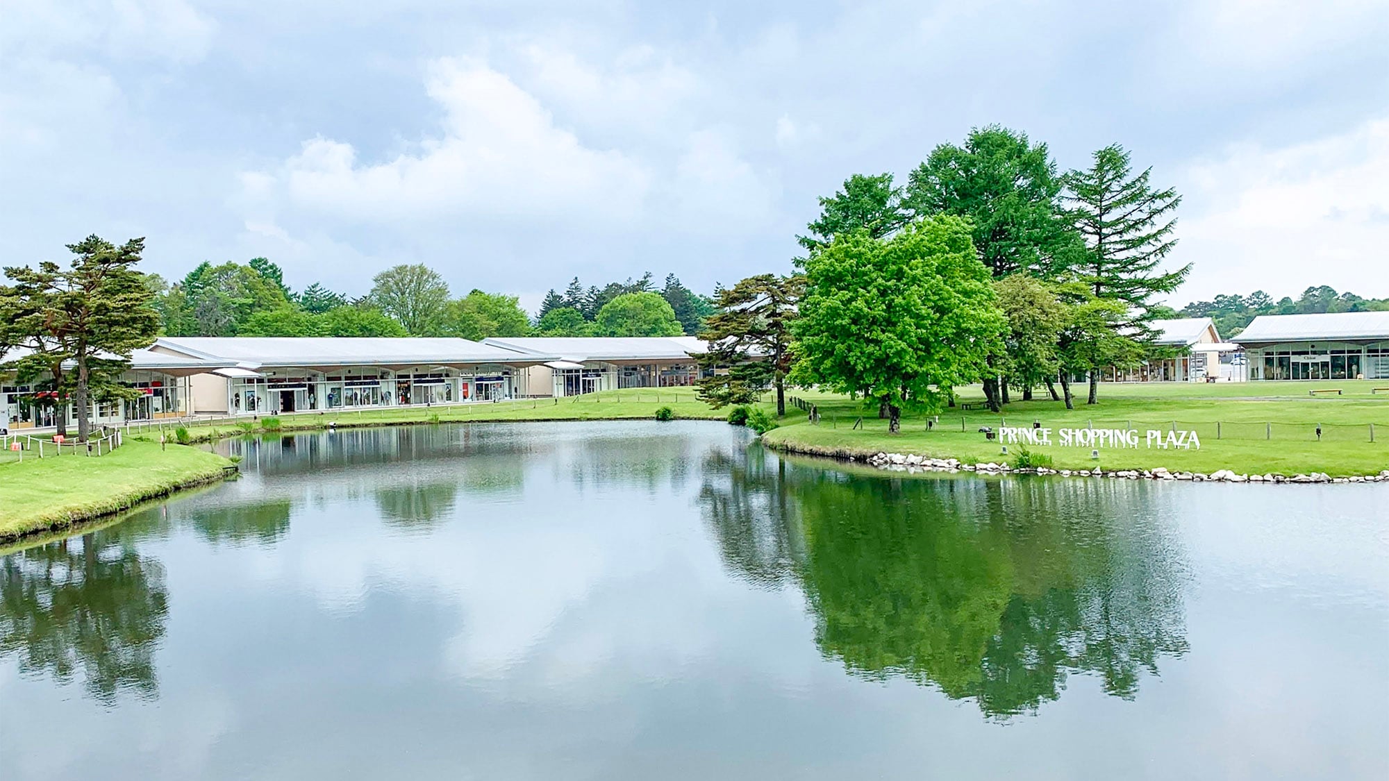 - You can enjoy shopping at the Karuizawa outlet on your way there and back.