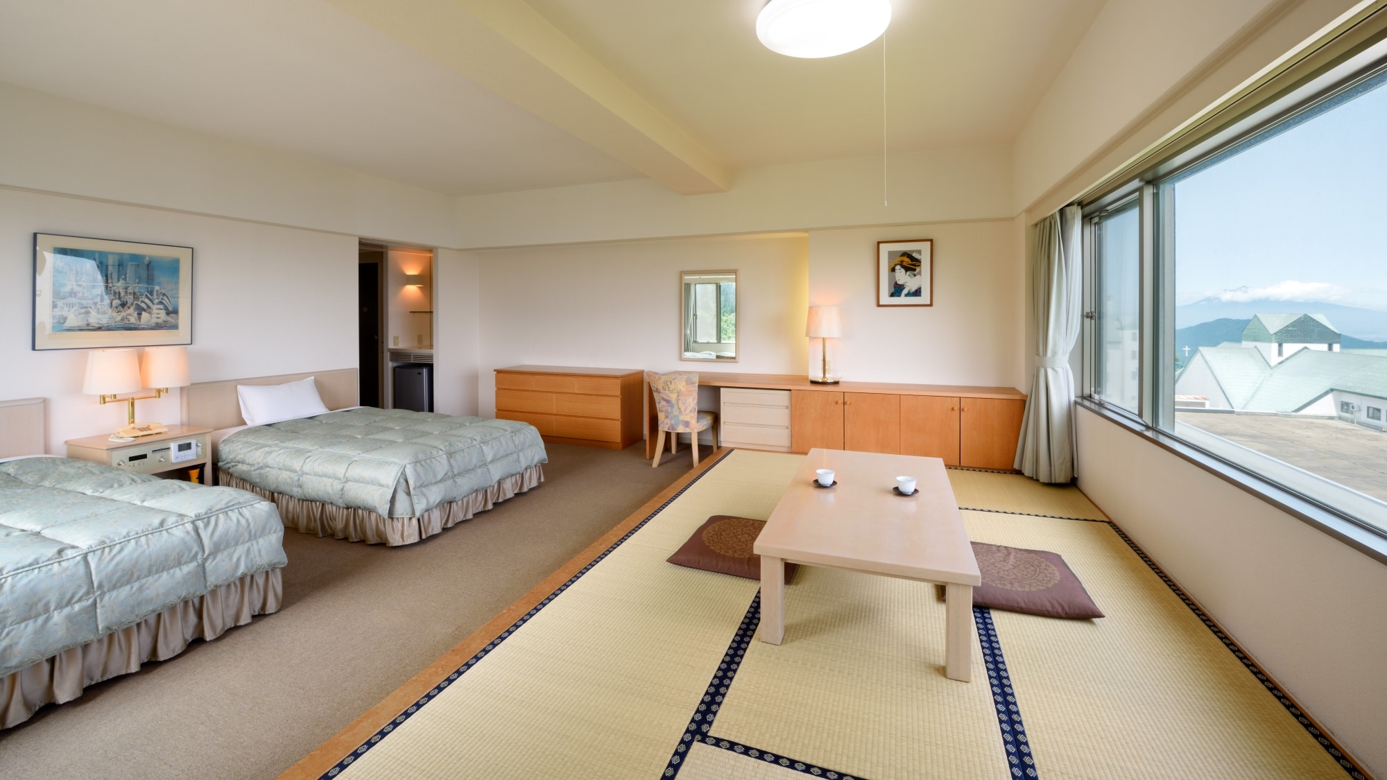 South Tower [Japanese and Western room (47 square meters)] Capacity 5 people