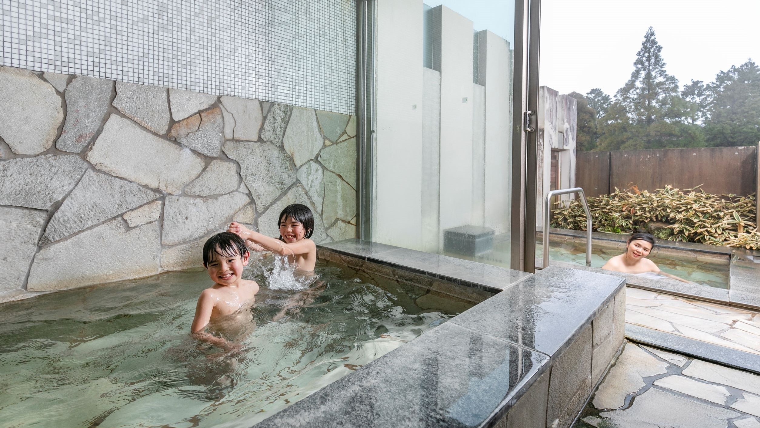 노천이있는 가족 목욕