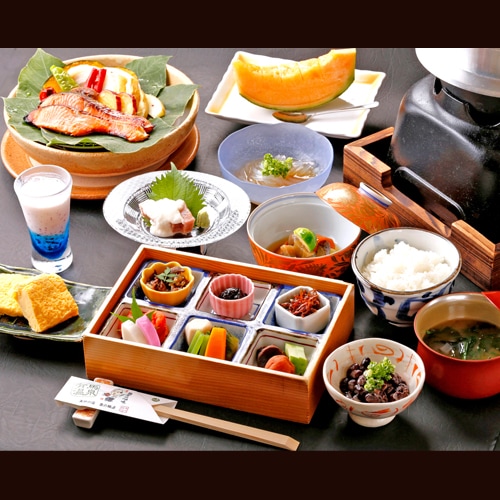 * [Breakfast example] We offer rice cooked in a kettle, dashi-maki egg for customers, and a Japanese breakfast with an incredible variety of items.