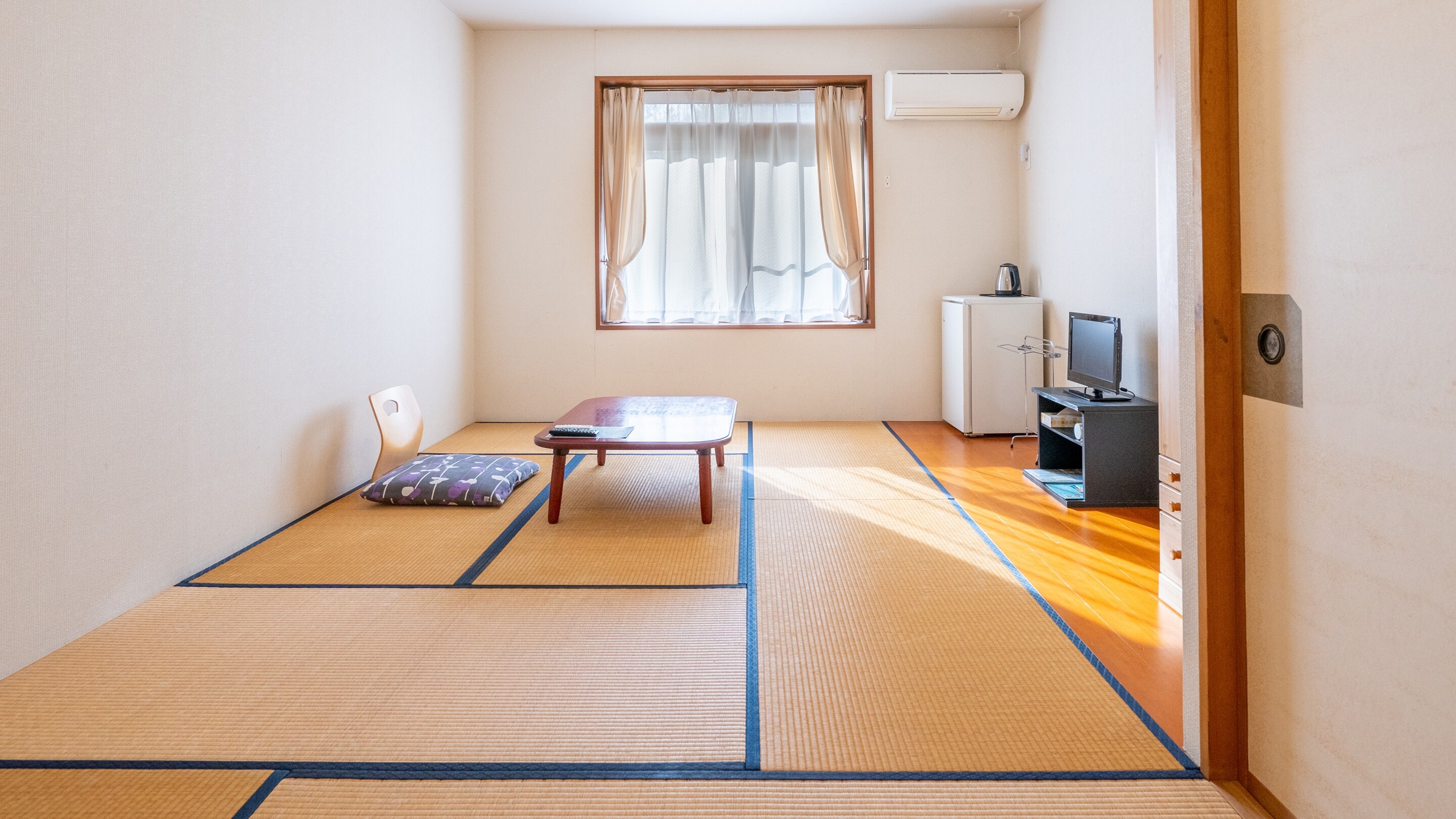 Japanese-style room for 1-4 people