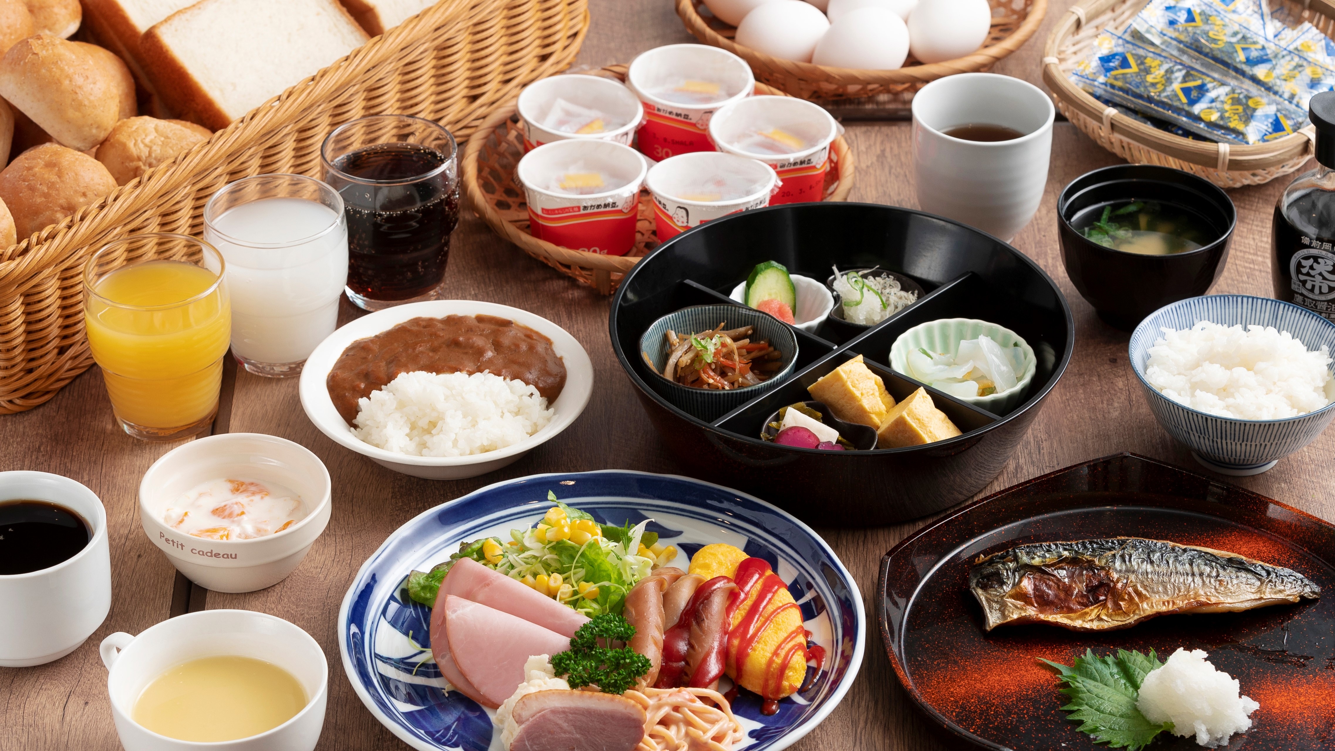 [Breakfast] Choose 1 from Western or Japanese: Normal 900 yen per meal (*There are regular holidays)