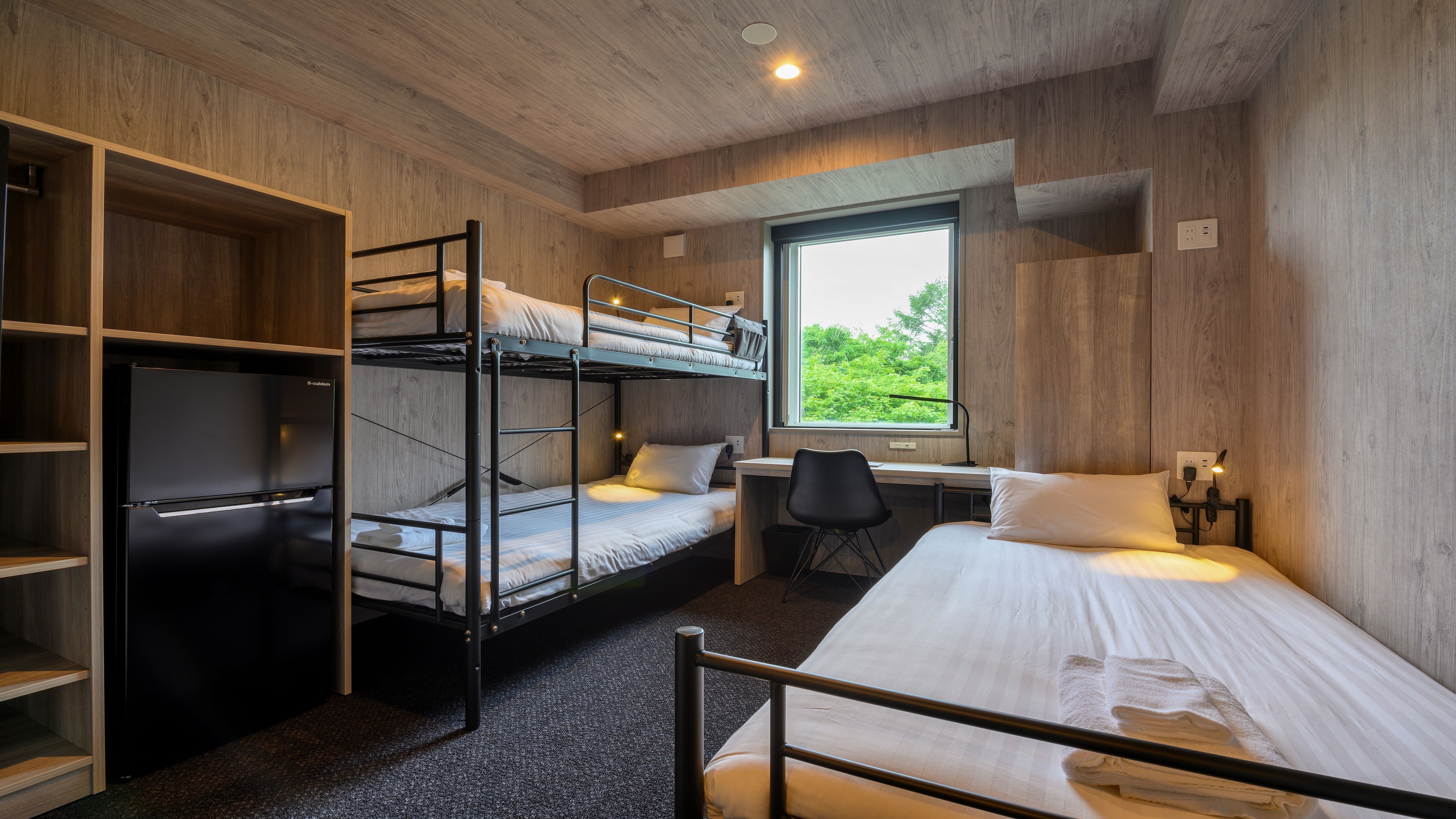 Guest room Triple room (bed width 950 mm)