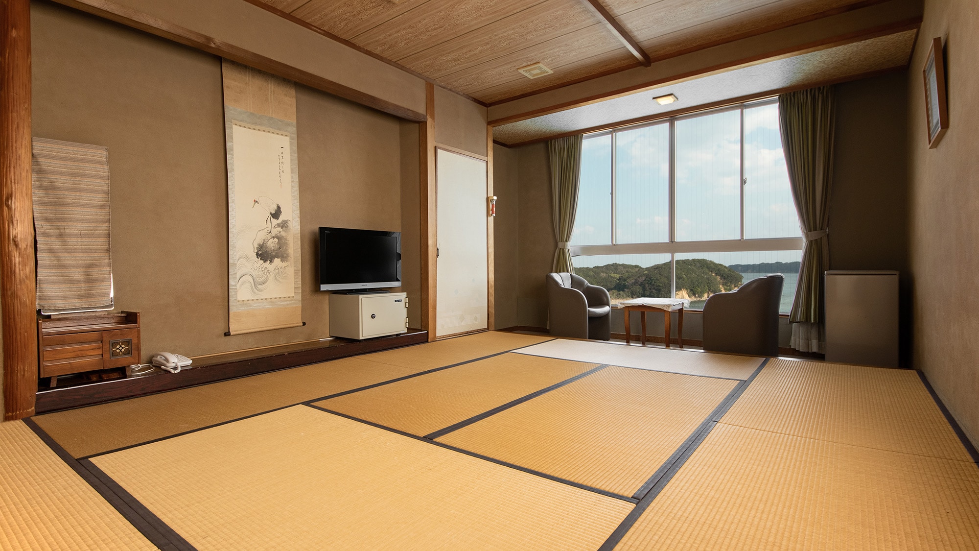 *Please relax while looking out at the sea.