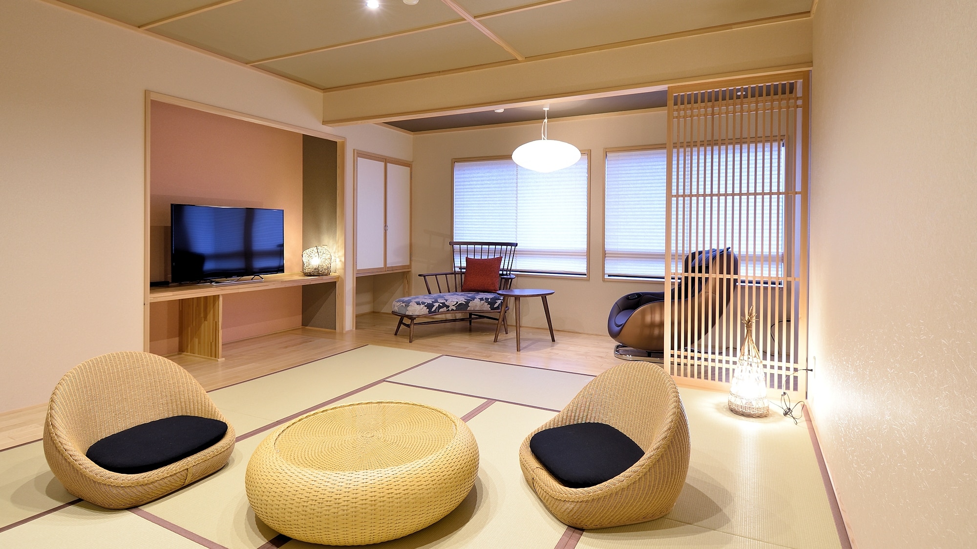 Annex [Spacious Japanese-style room 14 tatami mats] Daffodils and rhododendrons