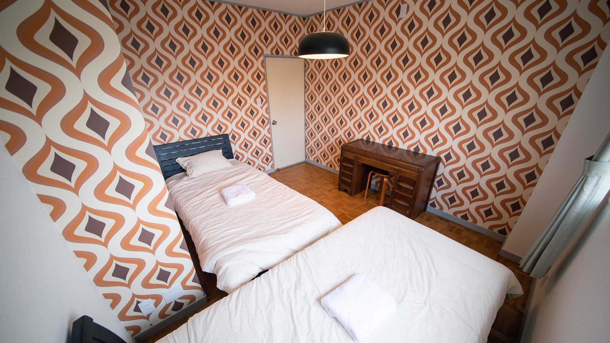 ・[Gi/Standard Twin] Private room with desk, so you can work in your room! Free Wi-Fi available