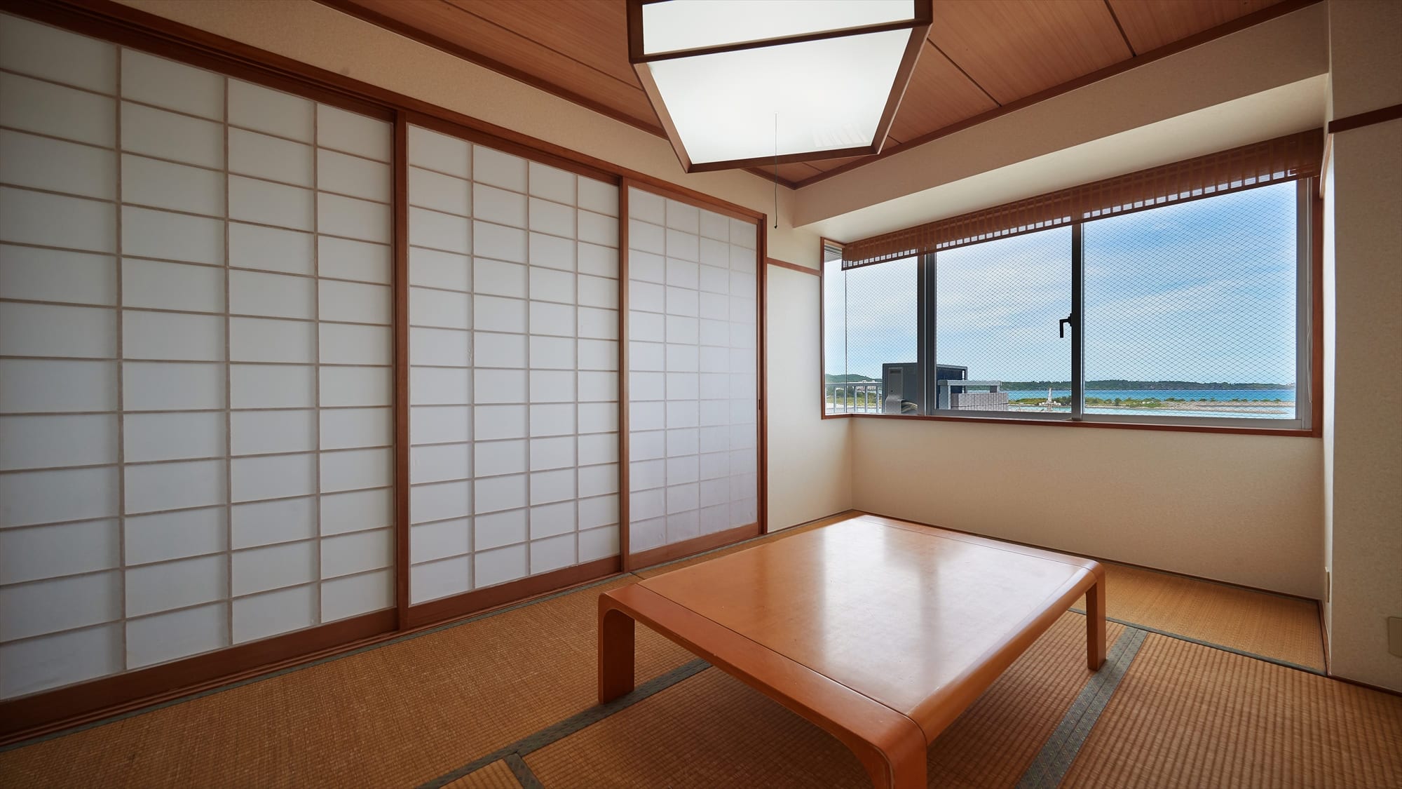 [Japanese-Western style rooms on the 3rd and 4th floors ◇ Guest room examples] Relax in a tatami room