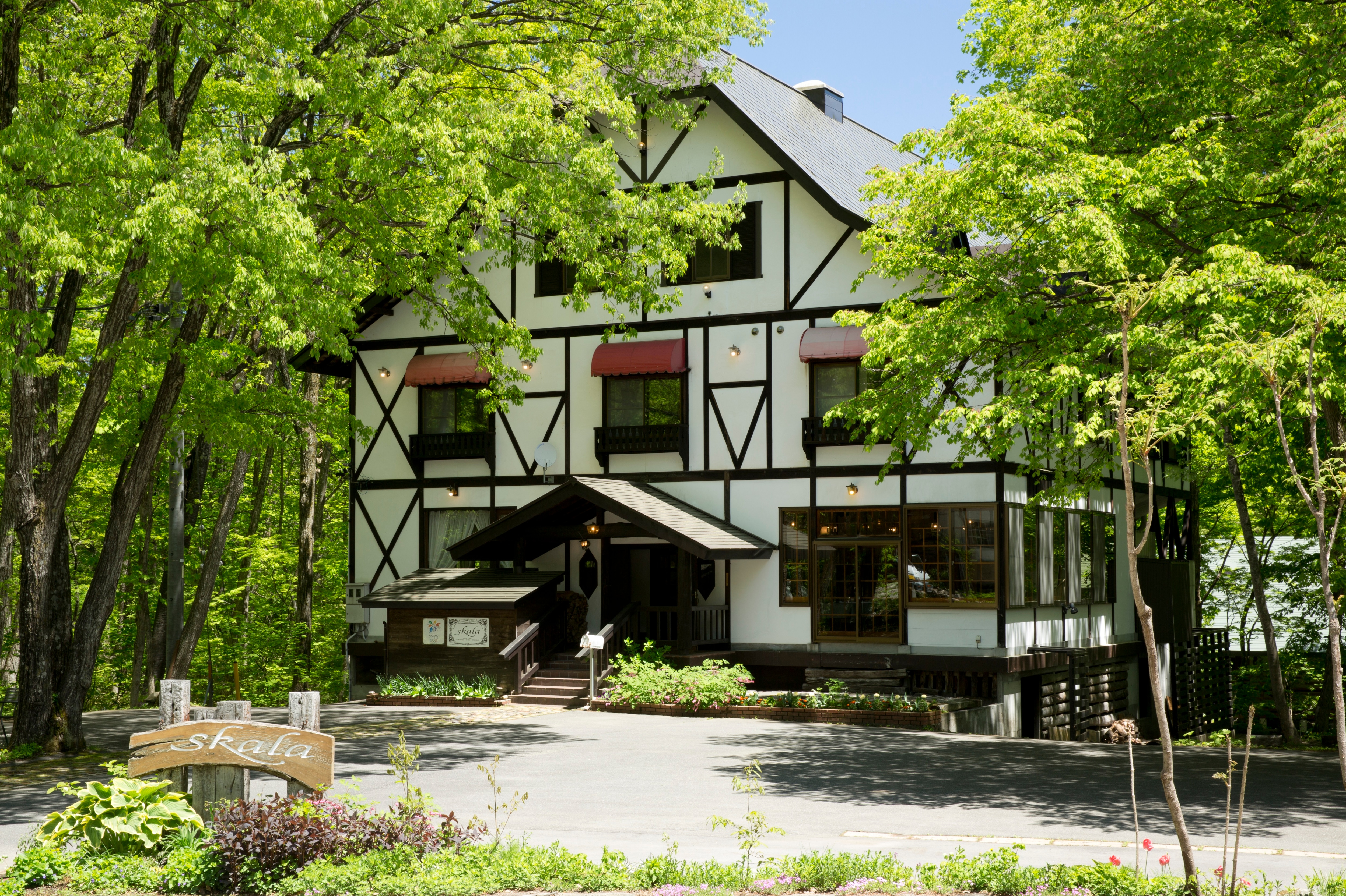 Scala exterior spring 2