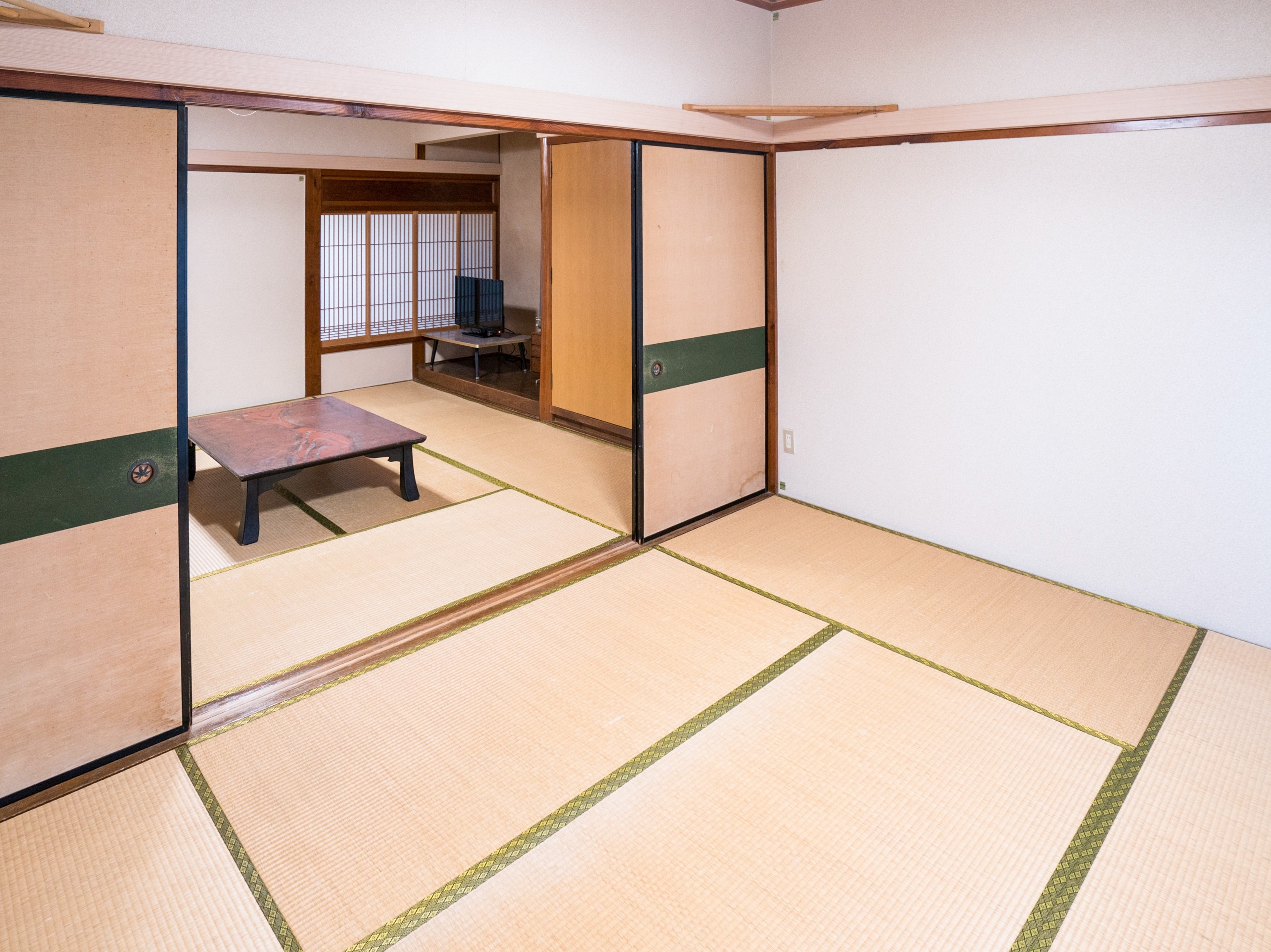 Japanese-style room for four (shared bathroom and toilet)