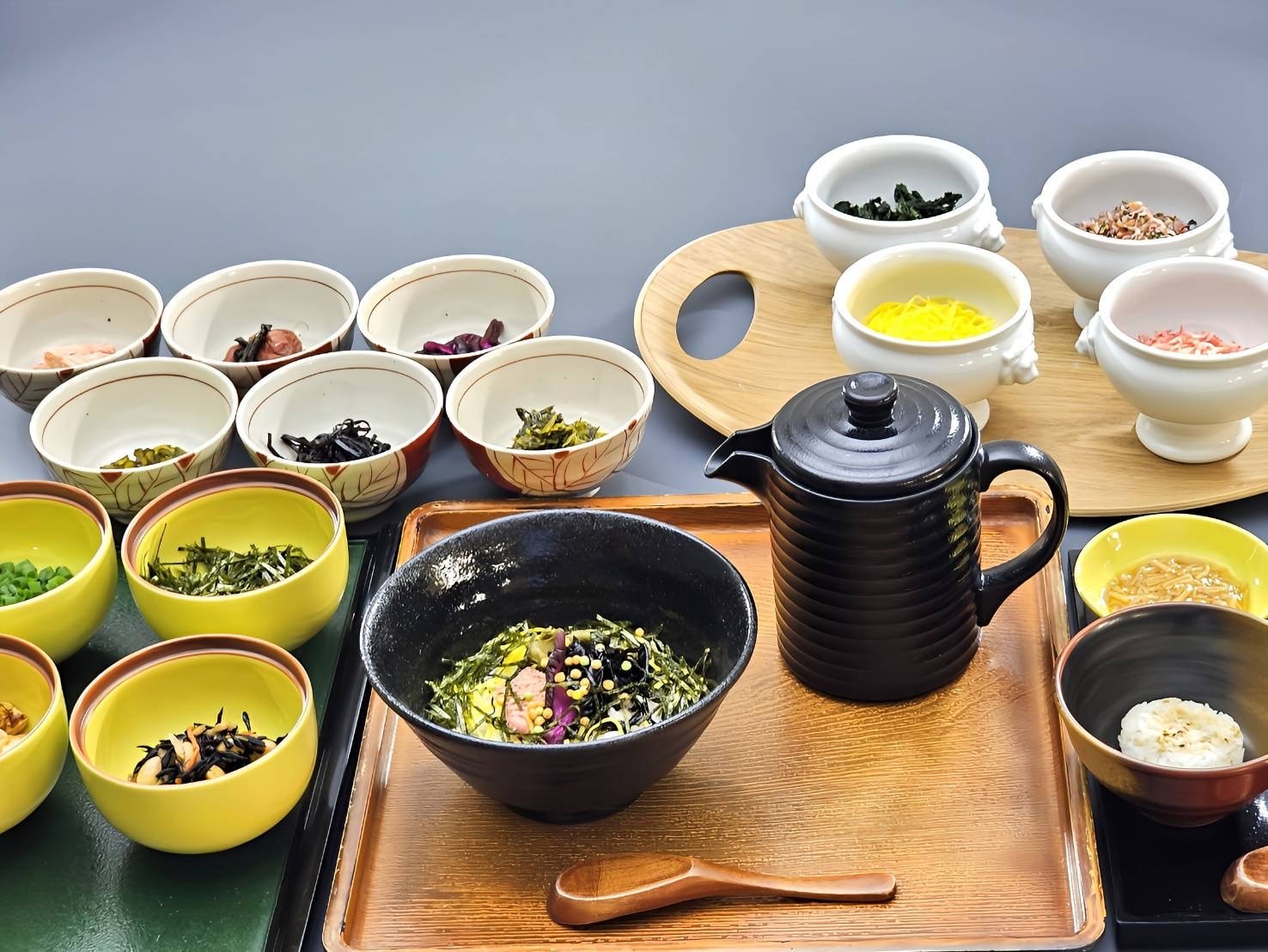 The breakfast served at our hotel is an "ochazuke breakfast" (includes three types of soup, toppings, and a drink).