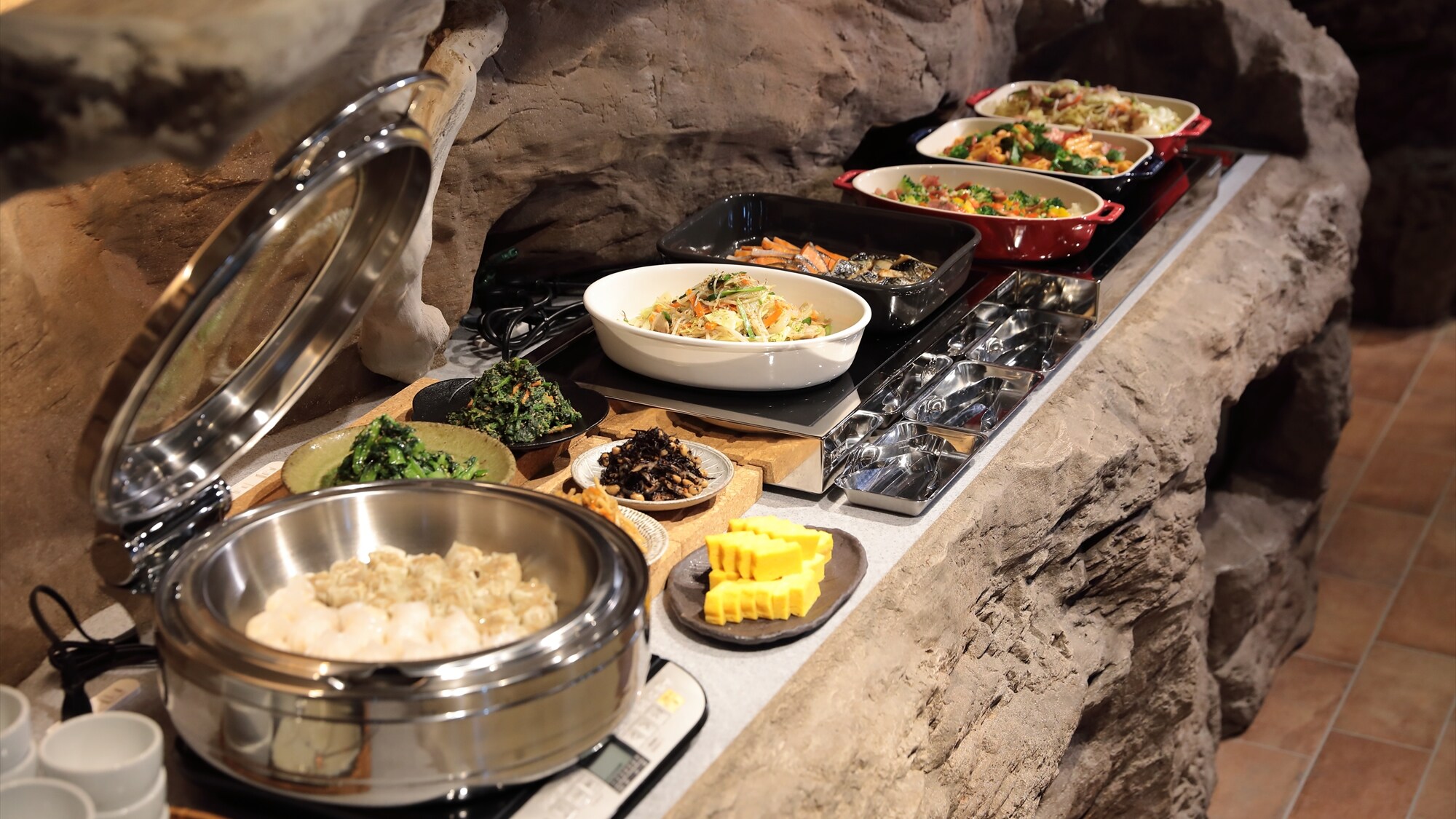 Breakfast buffet with Japanese, Western and Chinese menus ♪