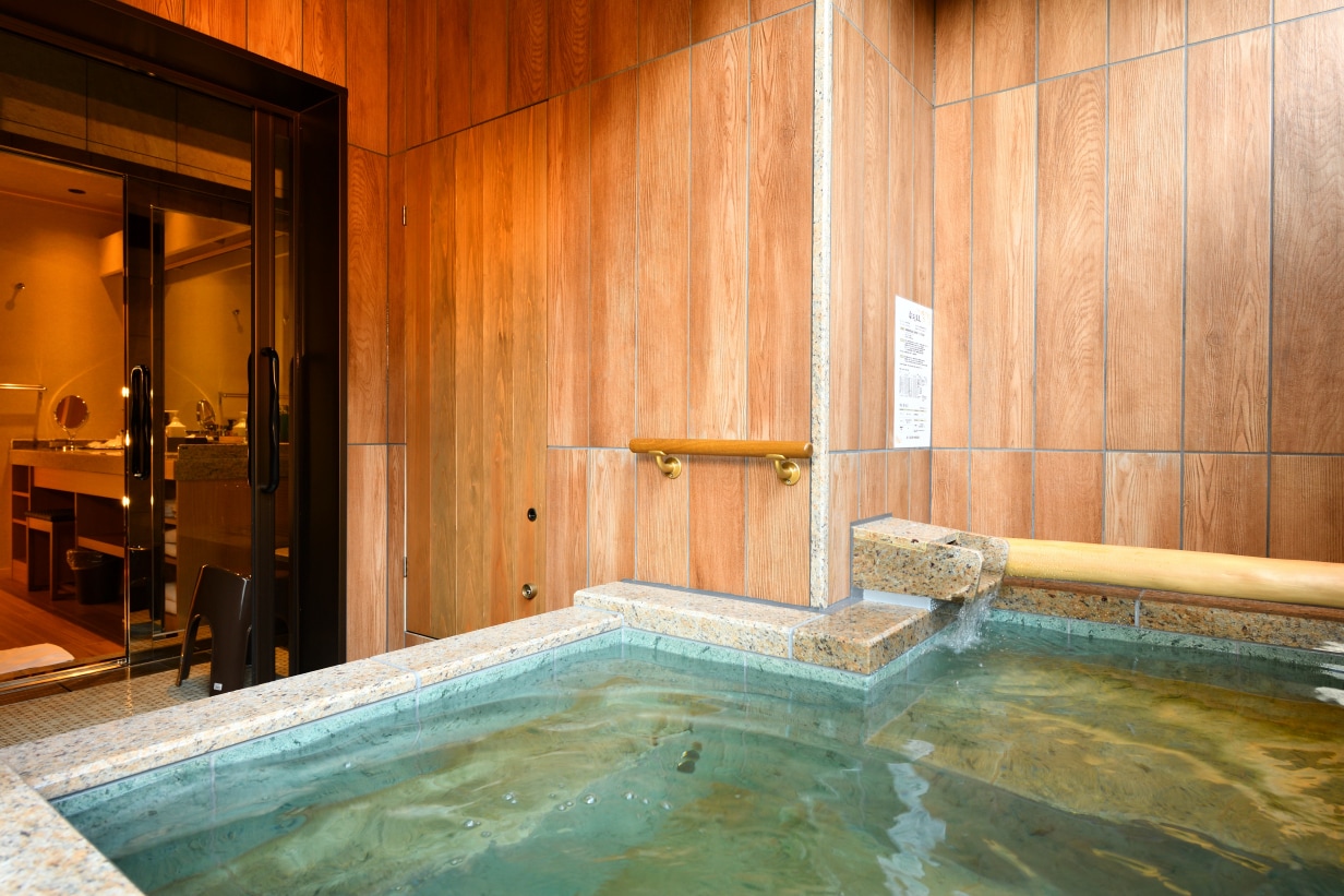 帶露天浴池的寬敞日式客房