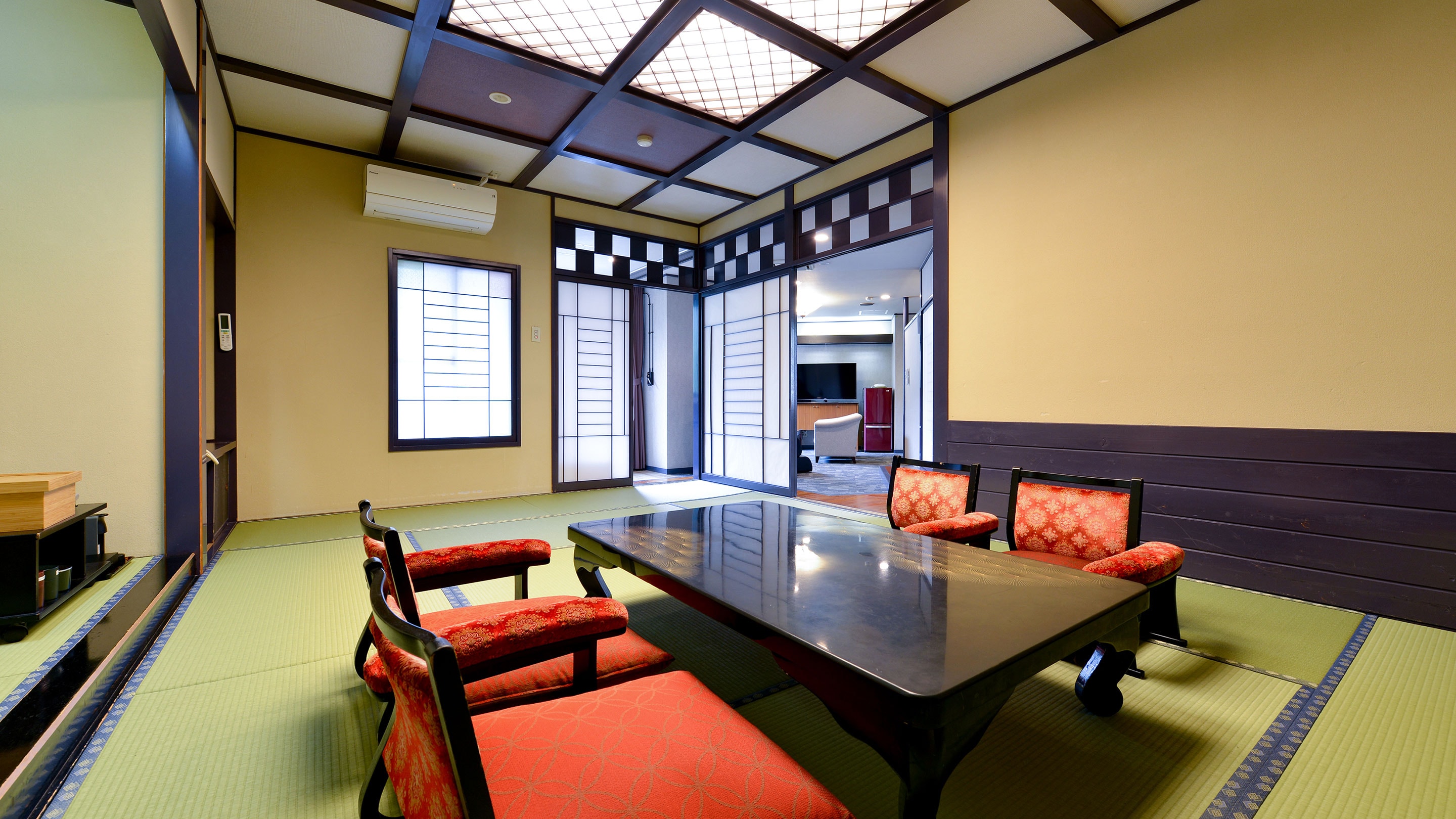 Suite kiểu Nhật-Tây 2 giường có bồn tắm ngoài trời (Yasuragi)