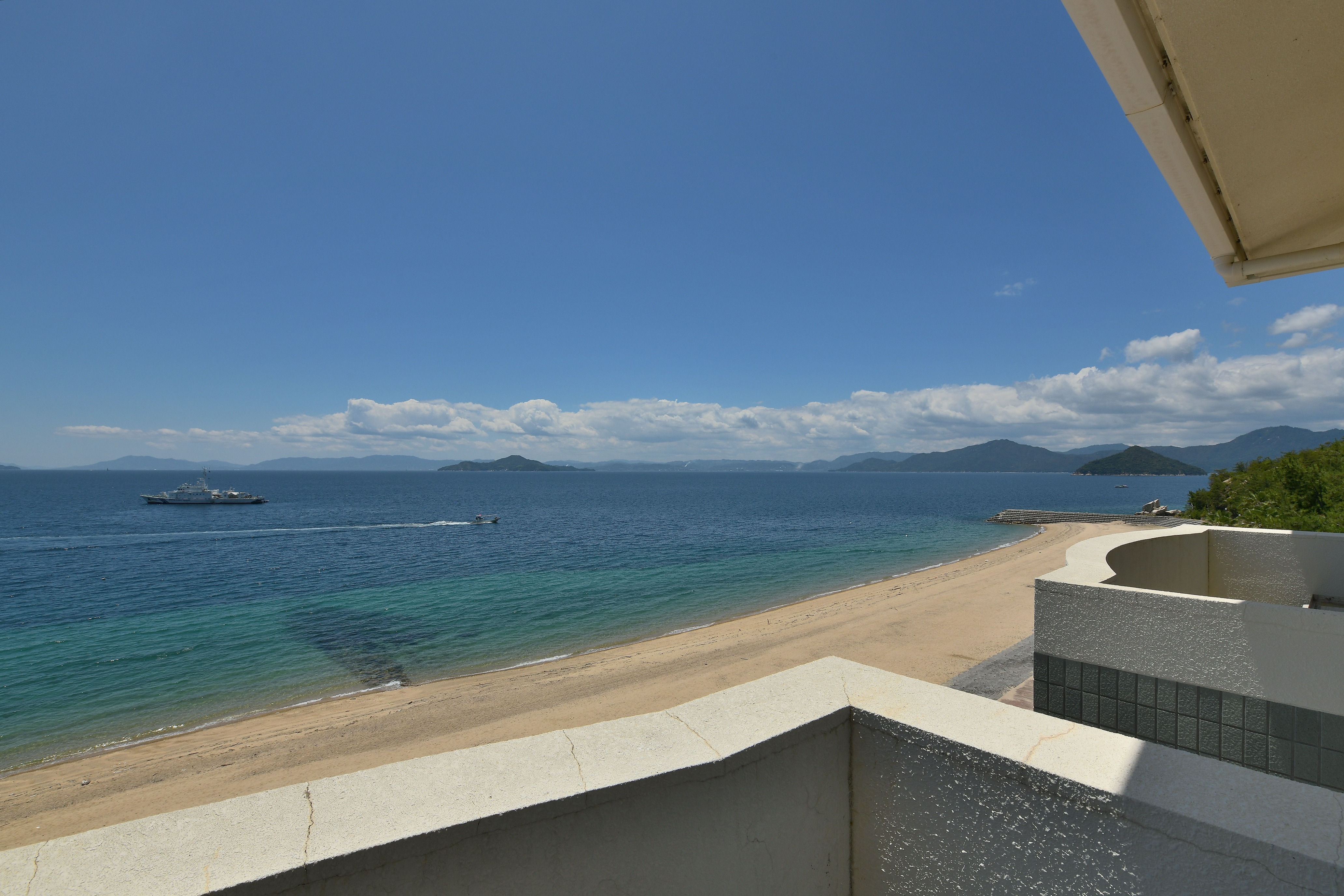 All rooms have ocean views!