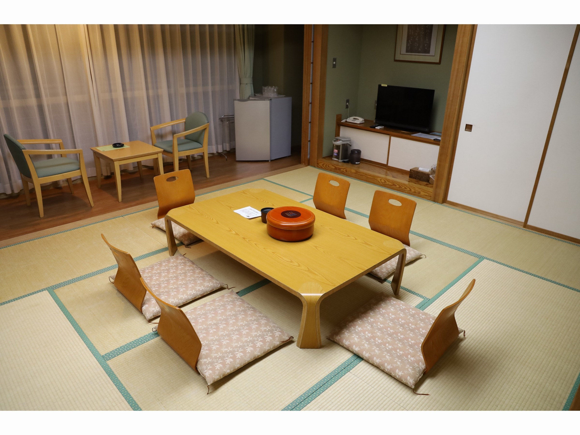 Japanese-style room 10 tatami mats, 12 tatami mats