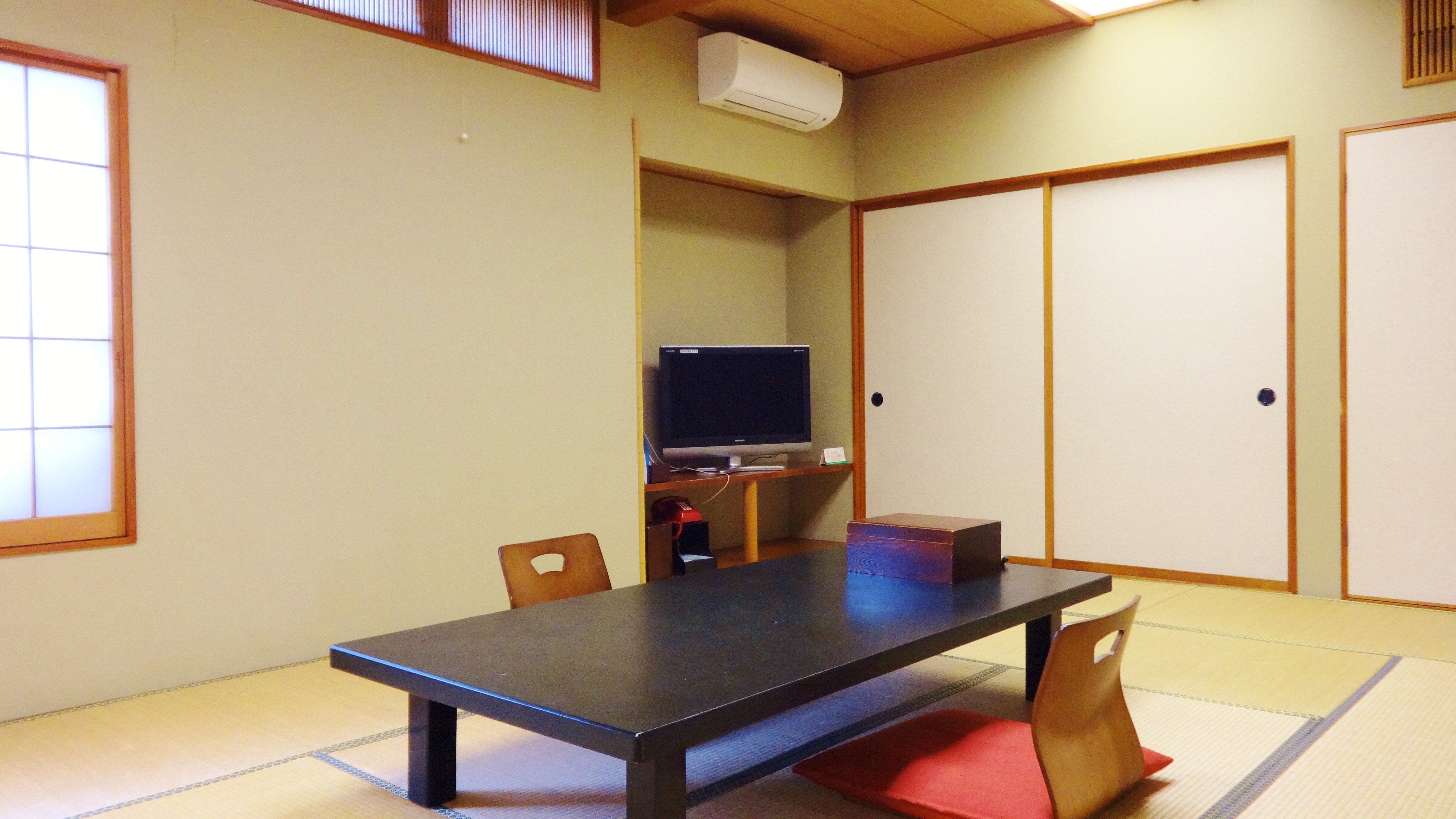 Japanese-style room (Kaede no Ma)