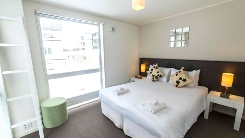 Bedroom (choice of twin or double)