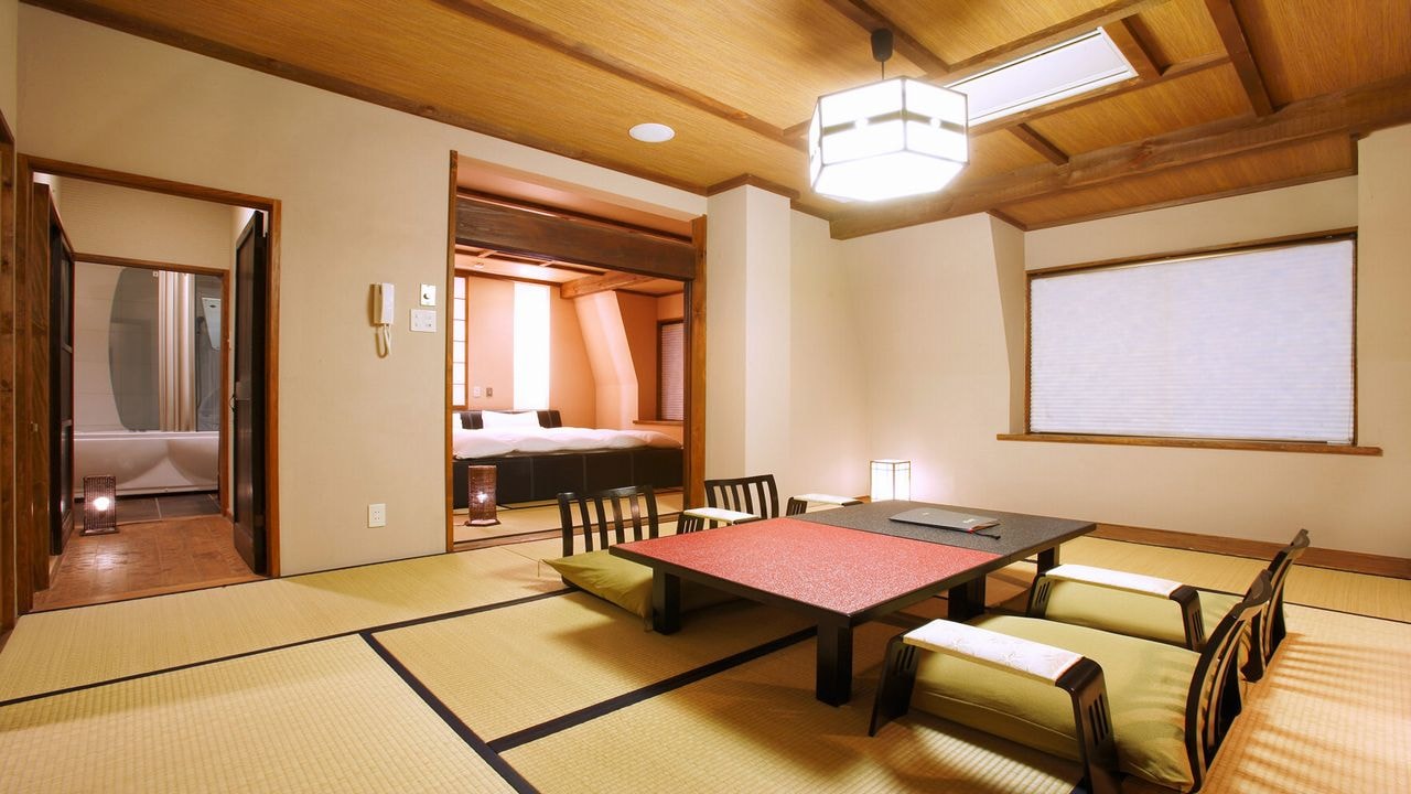 Main room 10 tatami mats + next room king size bed (Mizubasho)