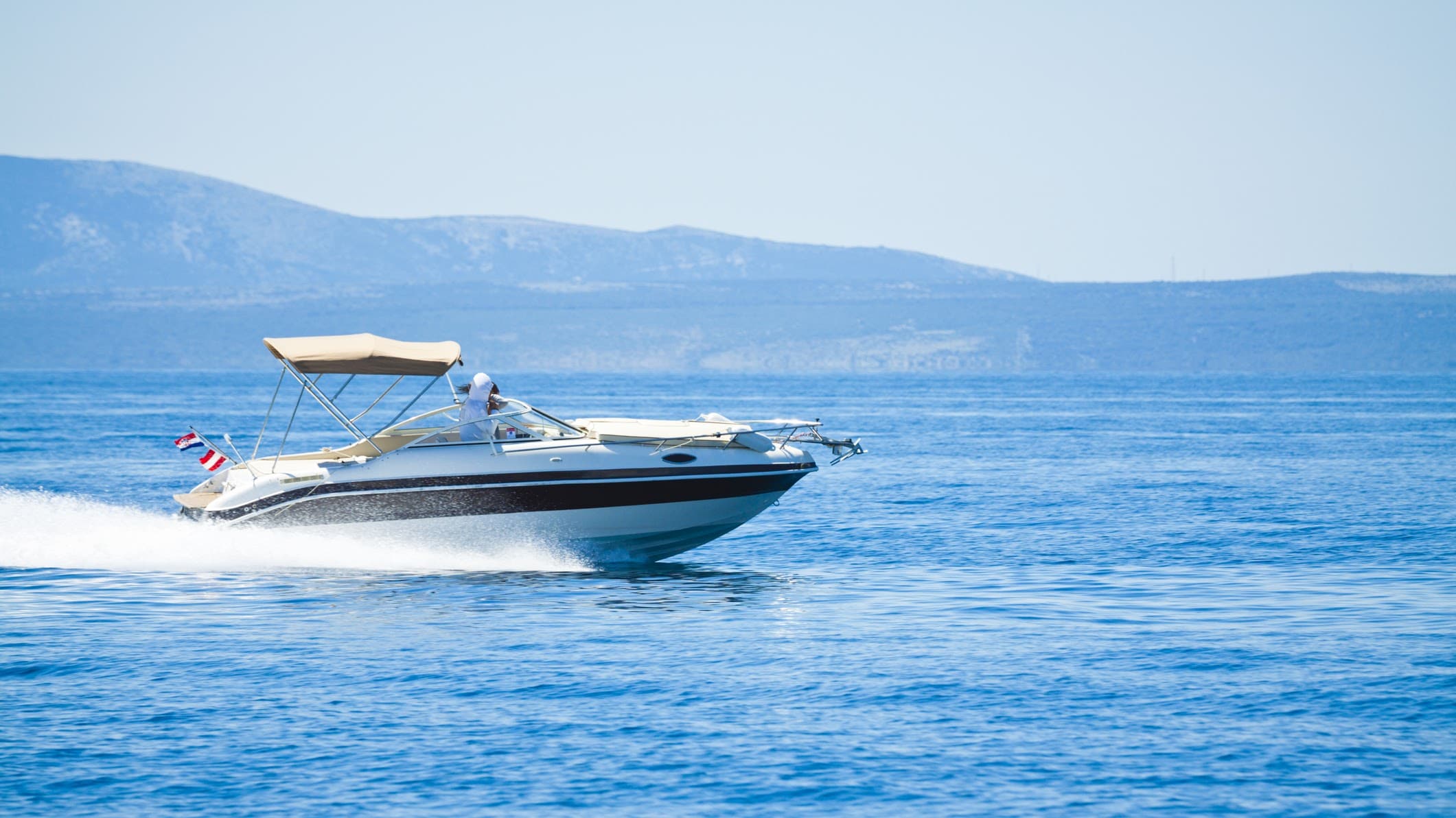 我们将为入住酒店的客人提供从今治港到马岛的游览船专车接送服务。