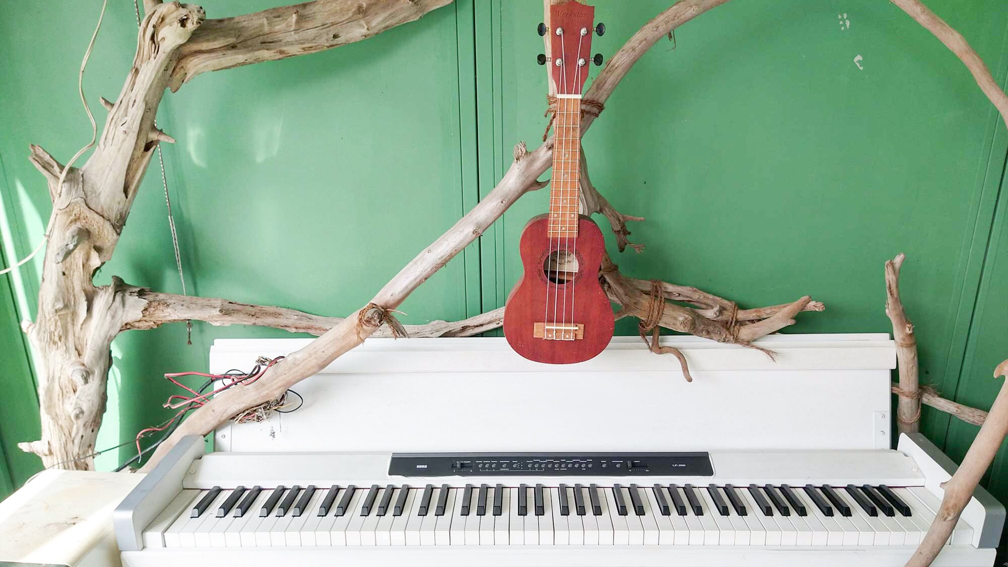 ・[เปียโน] มีการติดตั้งเปียโนในพื้นที่ส่วนกลาง โปรดอย่าลังเลที่จะใช้มัน