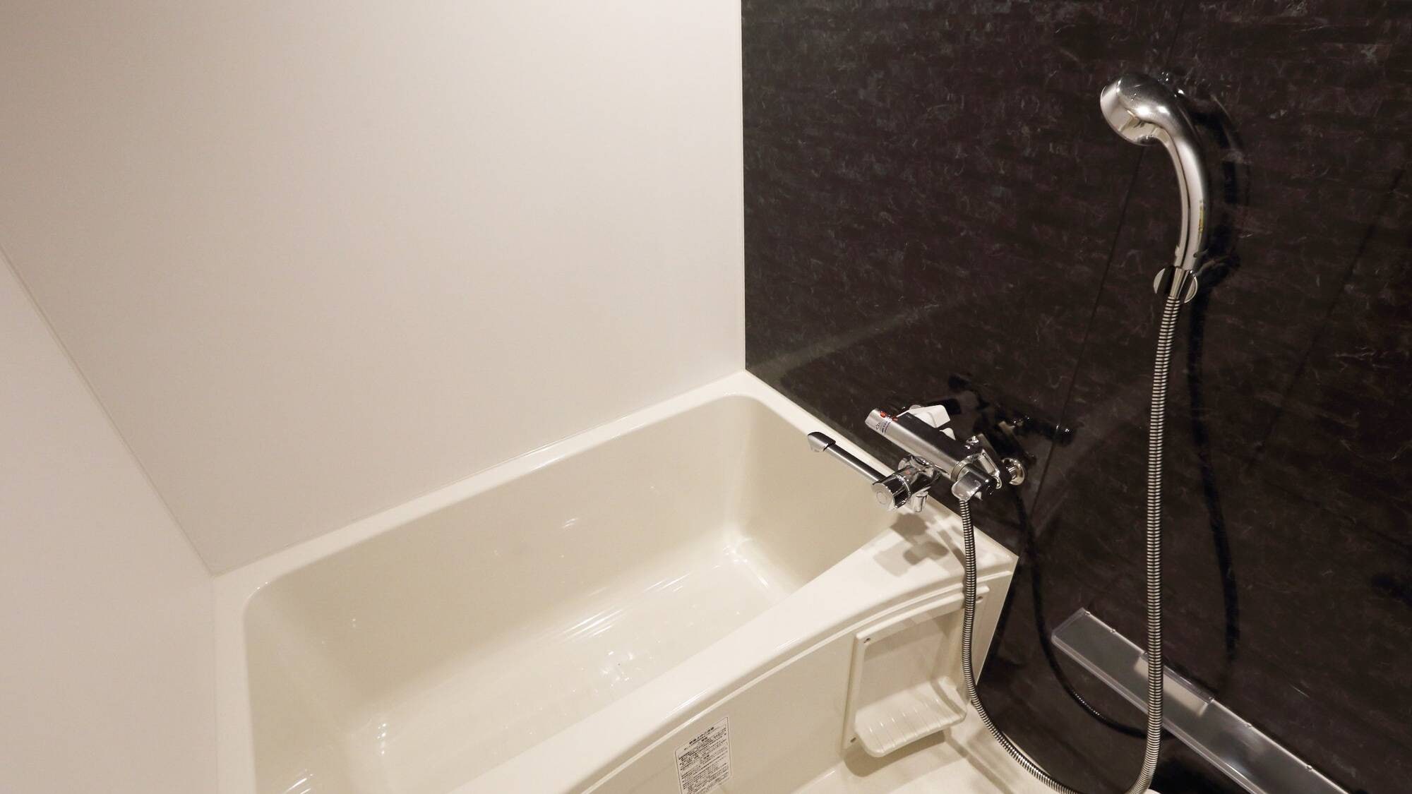 Separate bath and toilet (superior twin room, twin extra room, fourth room, king room)