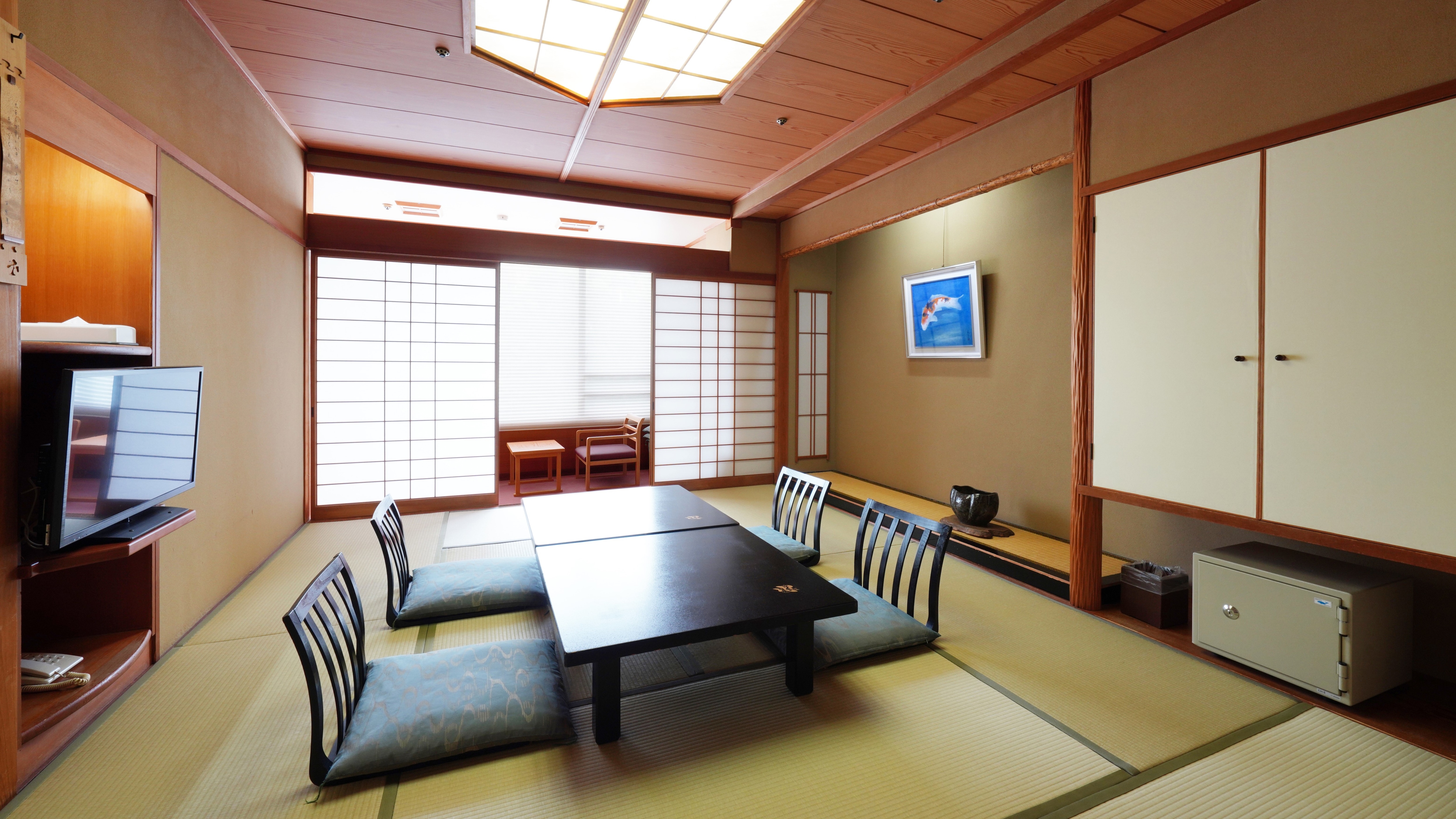 Image of a 10-tatami Japanese-style room in the annex