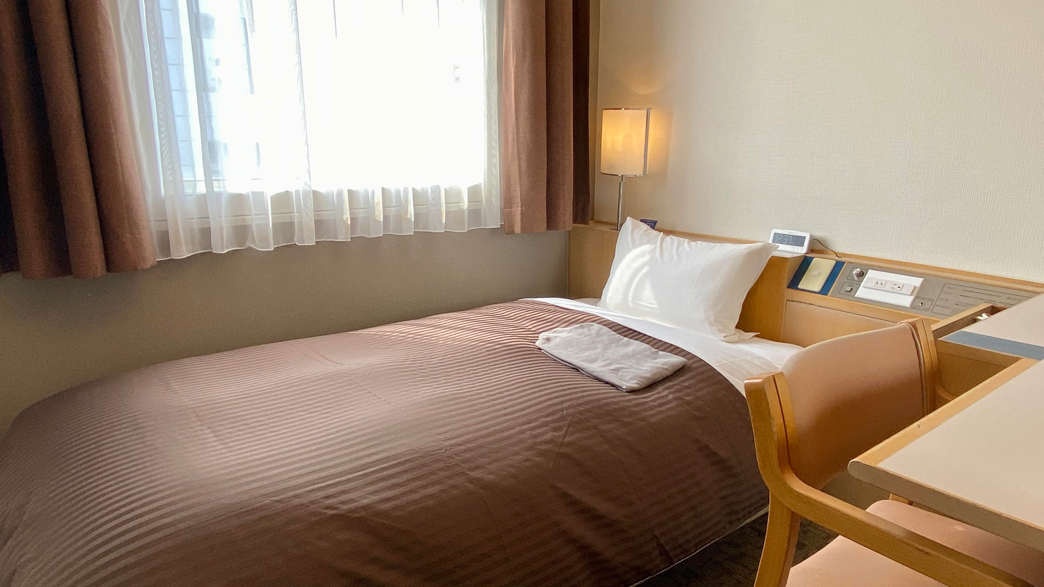 經濟單人房☆免費無線網路☆西蒙斯床墊☆43吋大螢幕電視☆