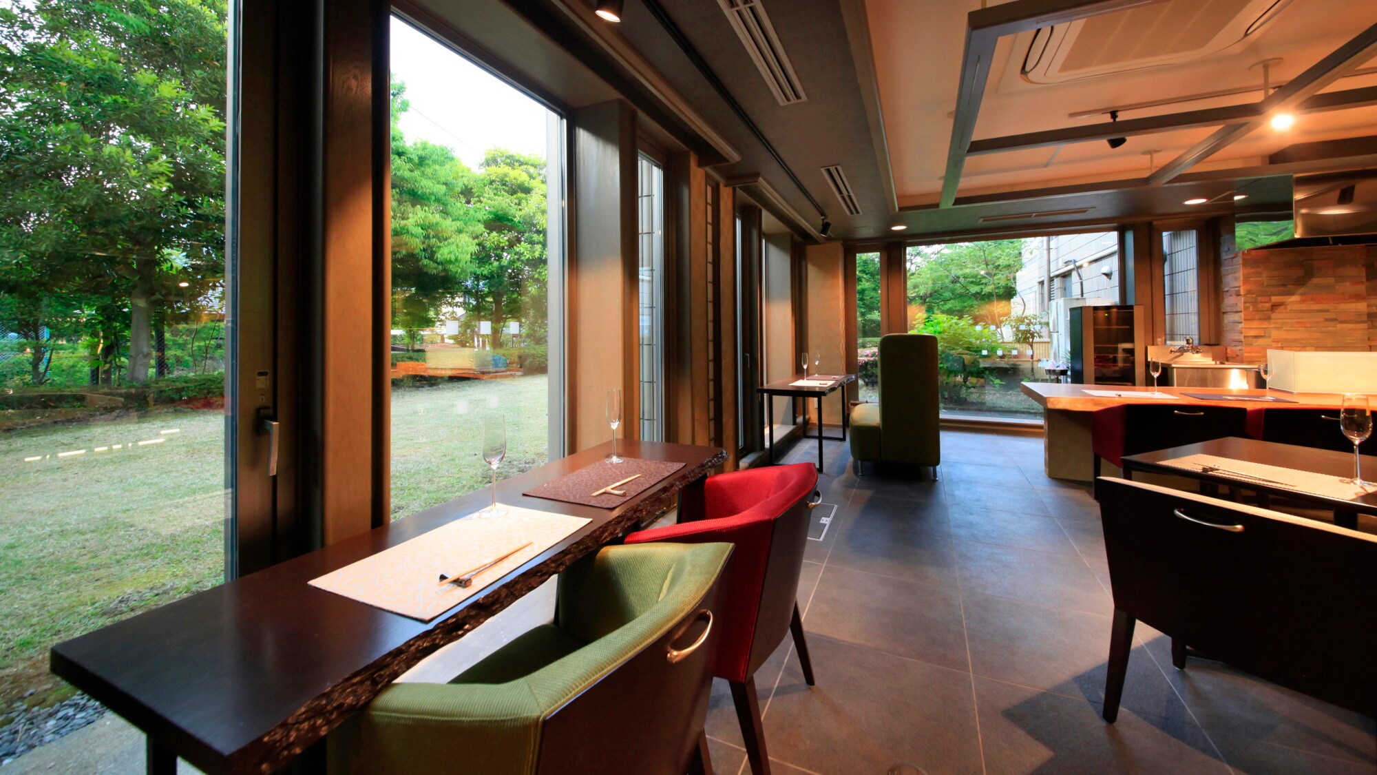 [Restaurant] Window seats are hidden popular seats