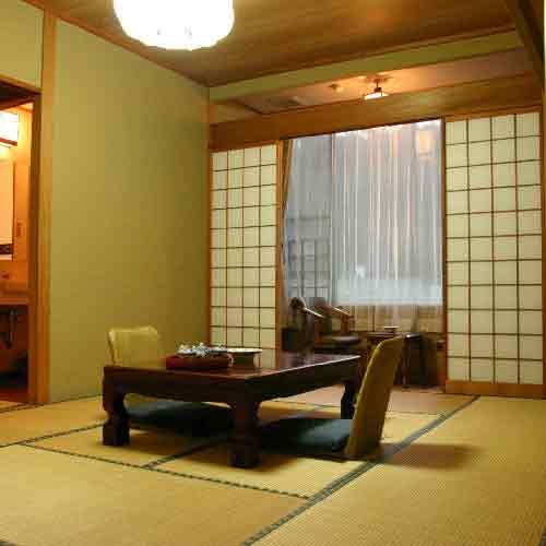 10 tatami room with 100% natural hot spring bath and chairs