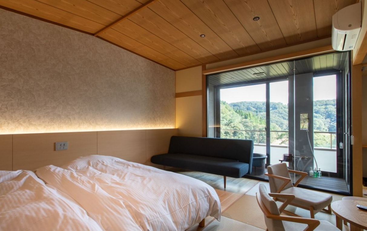 2nd floor: Guest rooms with open-air baths 201-203